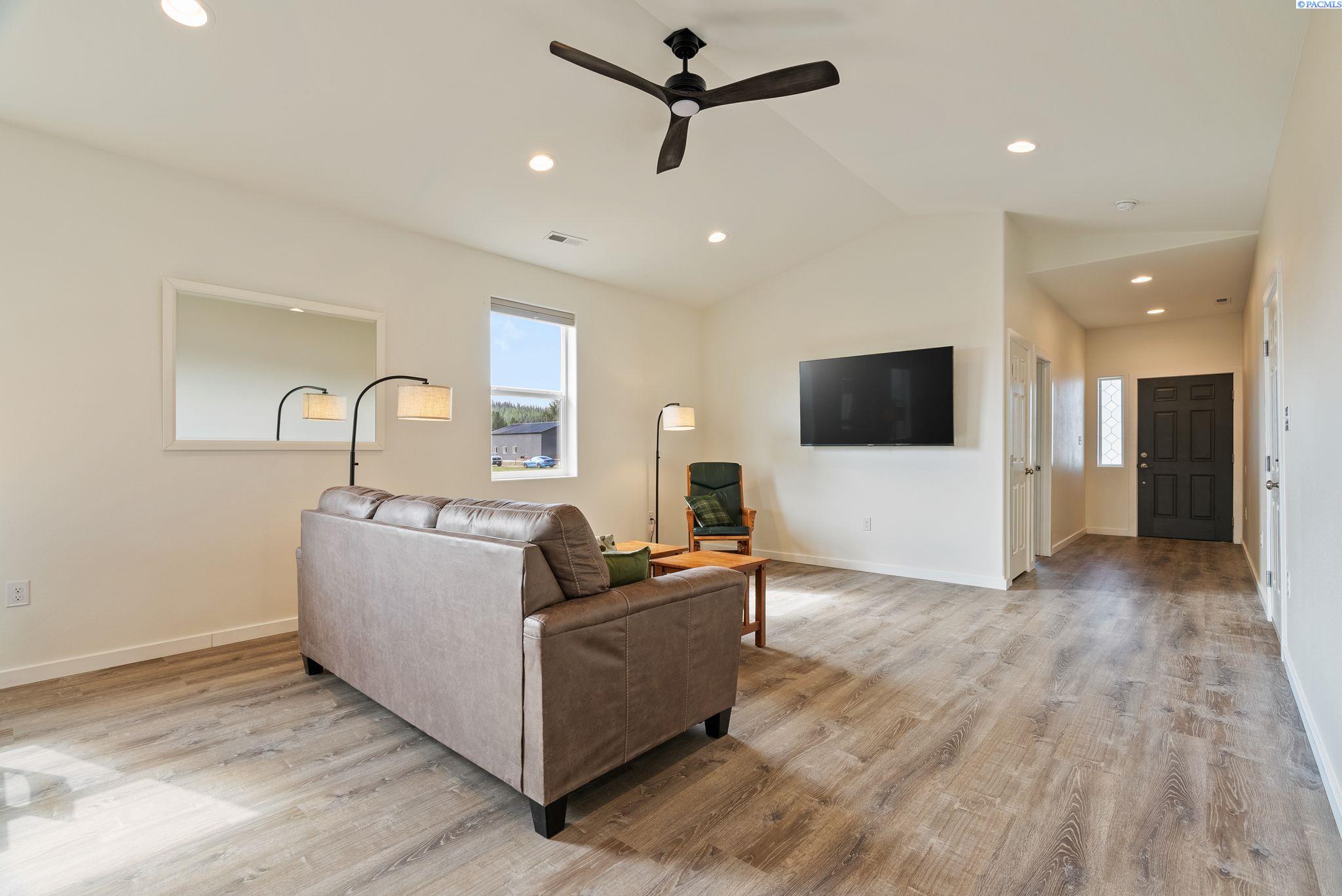 Newport, Washington 99156, United States, 3 Bedrooms Bedrooms, ,2 BathroomsBathrooms,Residential,Active,120587