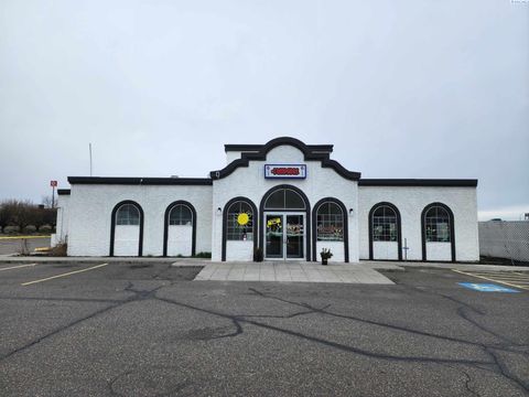 Photo of 2100 N Belfair St, Kennewick, WA (MLS # 282666)