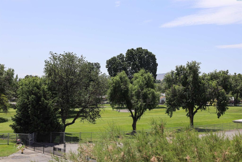 Photo of 200 N Underwood St #200, Kennewick, WA 99336 (MLS # 284811)