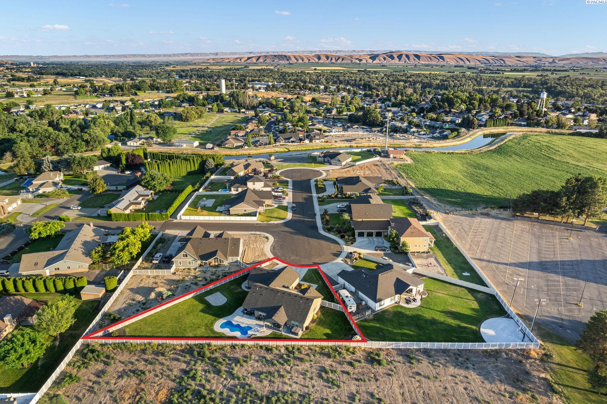 Zillah, Washington 98953, United States, 3 Bedrooms Bedrooms, ,3 BathroomsBathrooms,Residential,Pending,39630