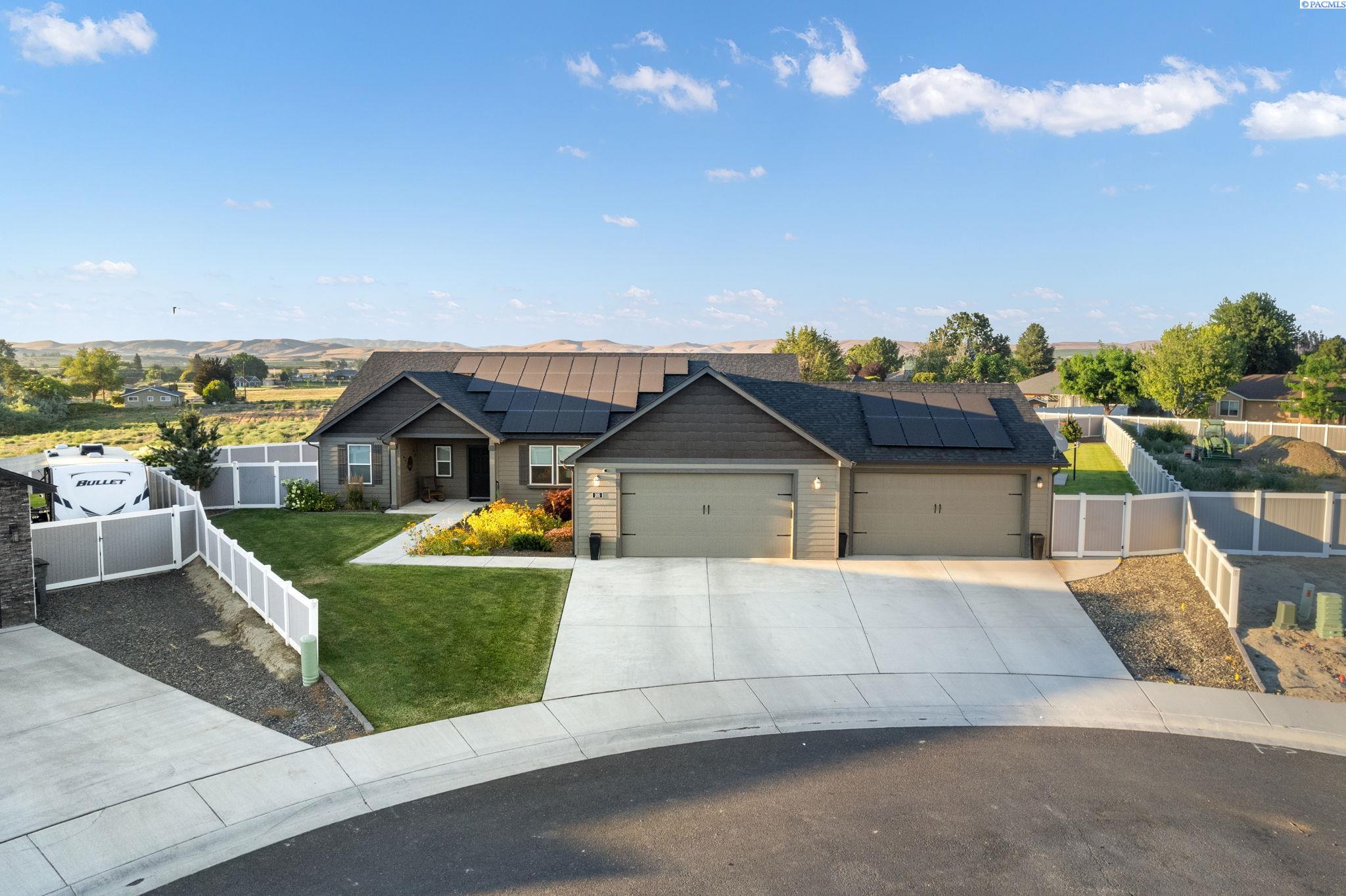 Zillah, Washington 98953, United States, 3 Bedrooms Bedrooms, ,3 BathroomsBathrooms,Residential,Pending,39630