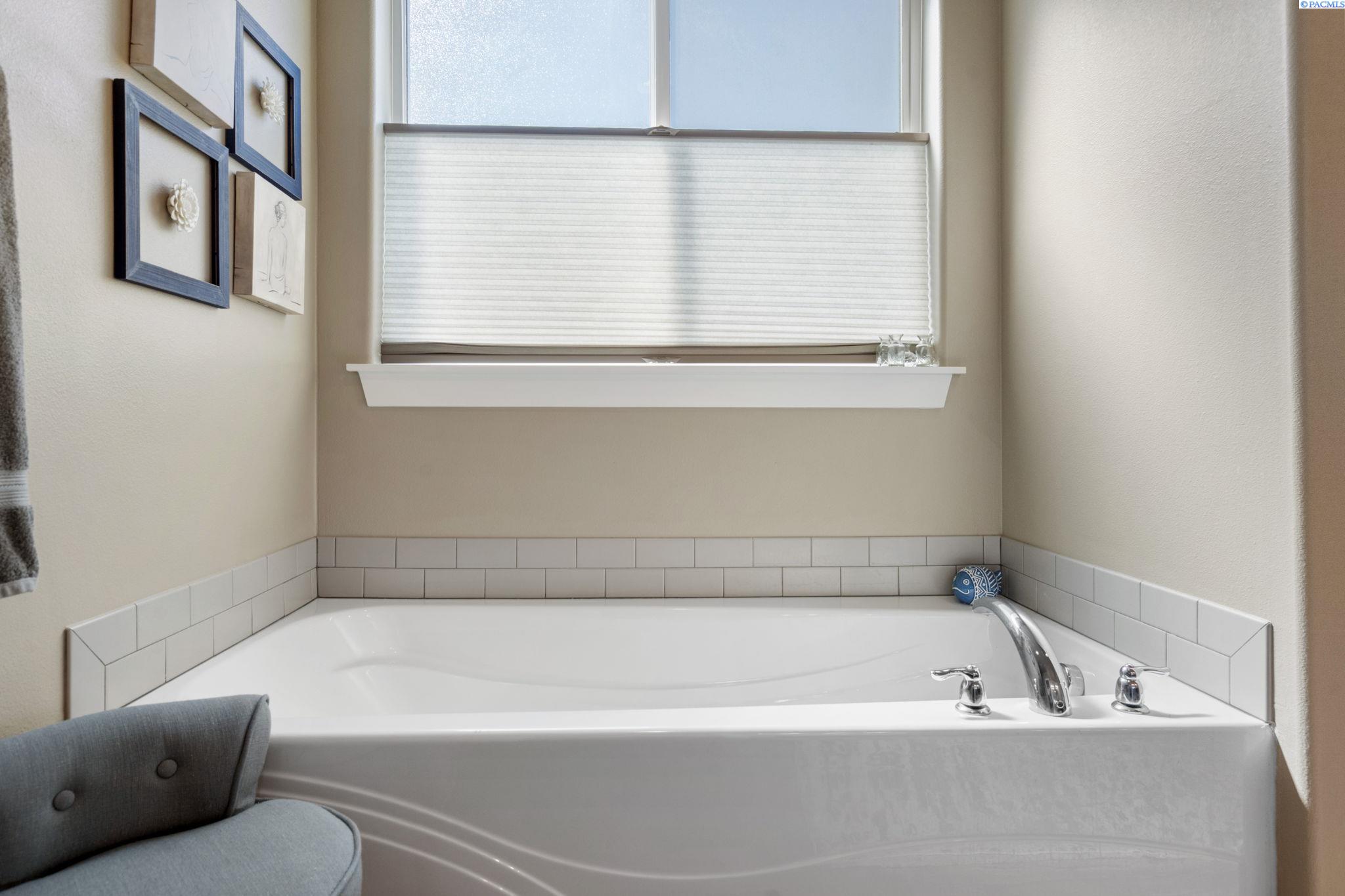 Zillah, Washington 98953, United States, 3 Bedrooms Bedrooms, ,3 BathroomsBathrooms,Residential,Pending,39630