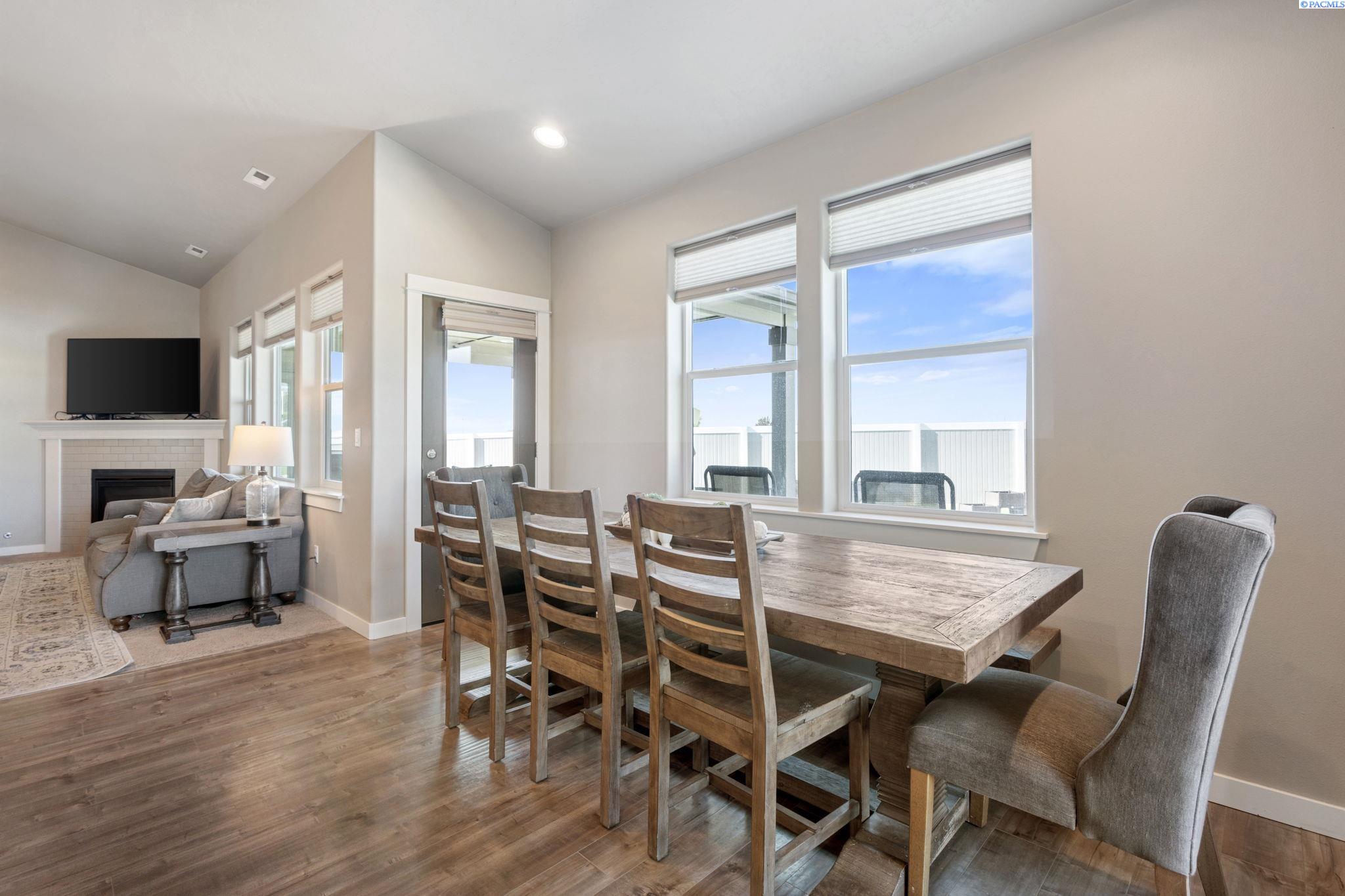 Zillah, Washington 98953, United States, 3 Bedrooms Bedrooms, ,3 BathroomsBathrooms,Residential,Pending,39630