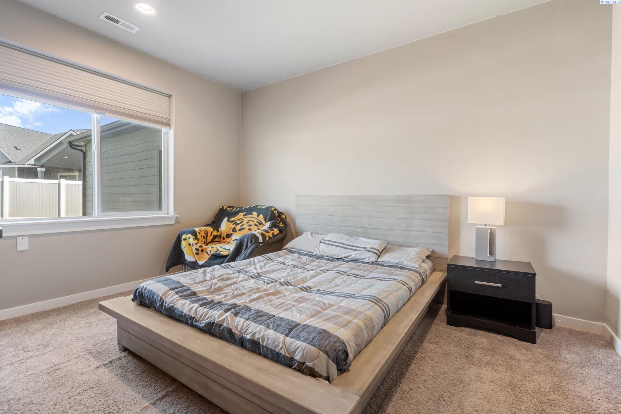 Zillah, Washington 98953, United States, 3 Bedrooms Bedrooms, ,3 BathroomsBathrooms,Residential,Pending,39630