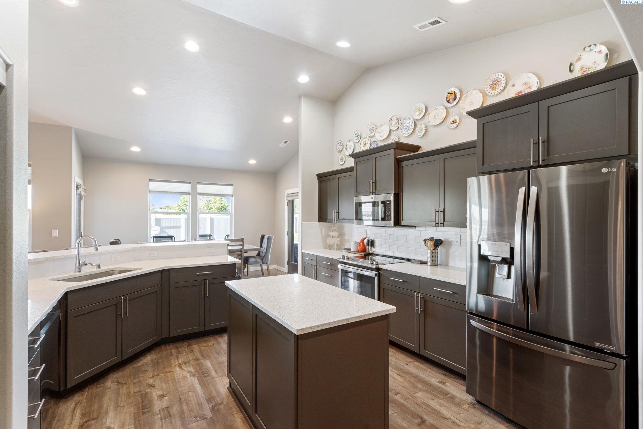 Zillah, Washington 98953, United States, 3 Bedrooms Bedrooms, ,3 BathroomsBathrooms,Residential,Pending,39630