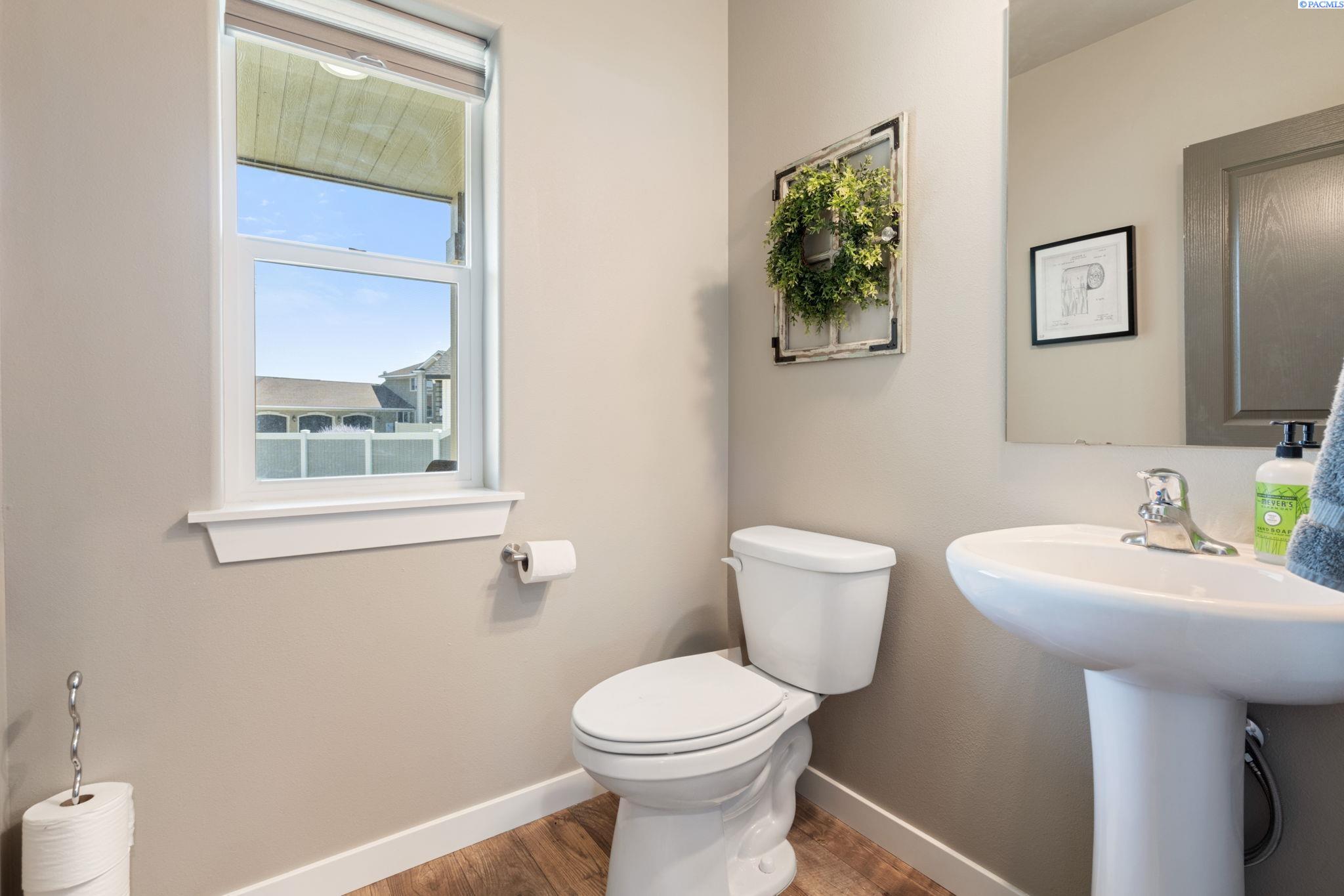 Zillah, Washington 98953, United States, 3 Bedrooms Bedrooms, ,3 BathroomsBathrooms,Residential,Pending,39630