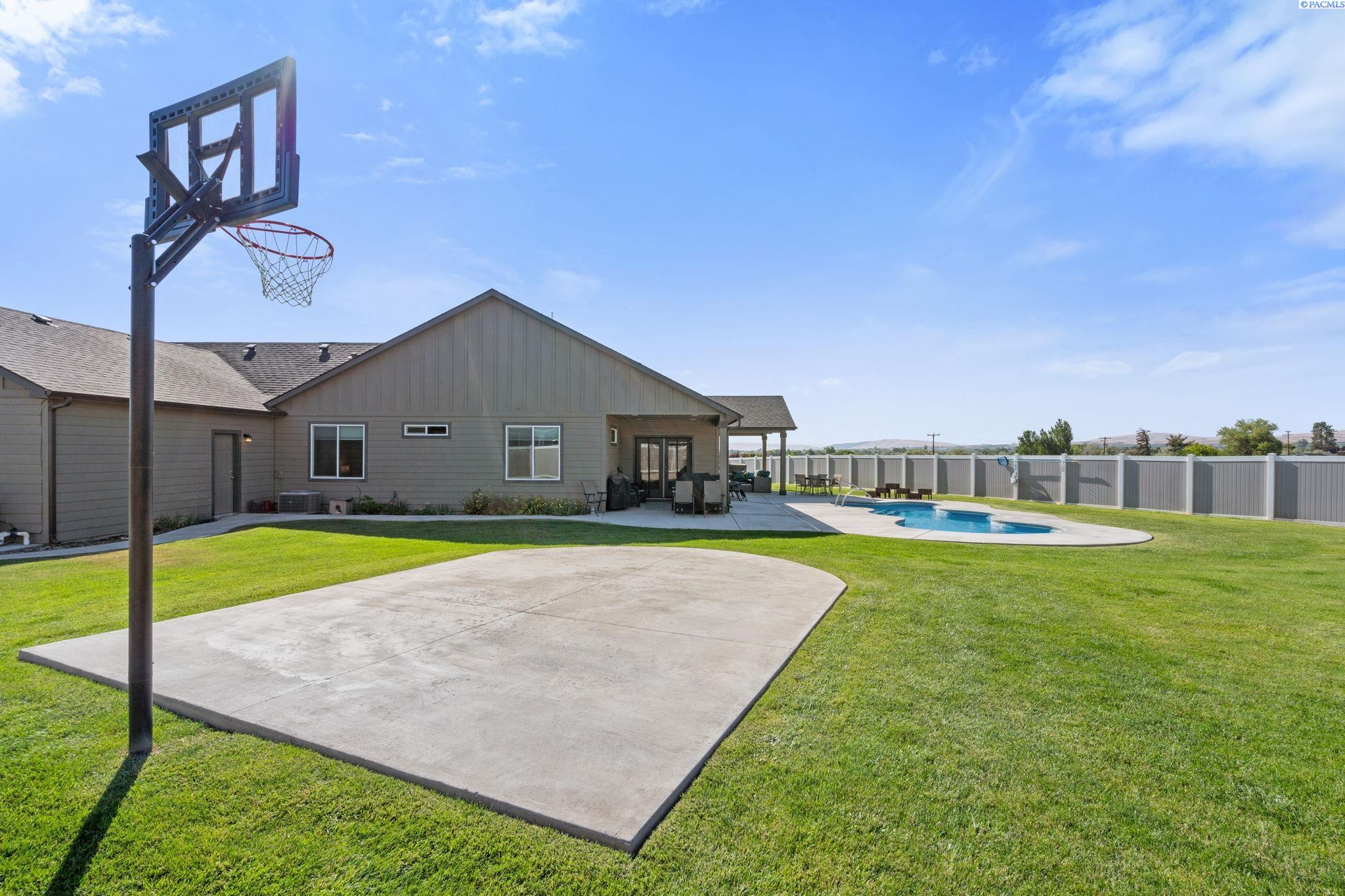 Zillah, Washington 98953, United States, 3 Bedrooms Bedrooms, ,3 BathroomsBathrooms,Residential,Pending,39630