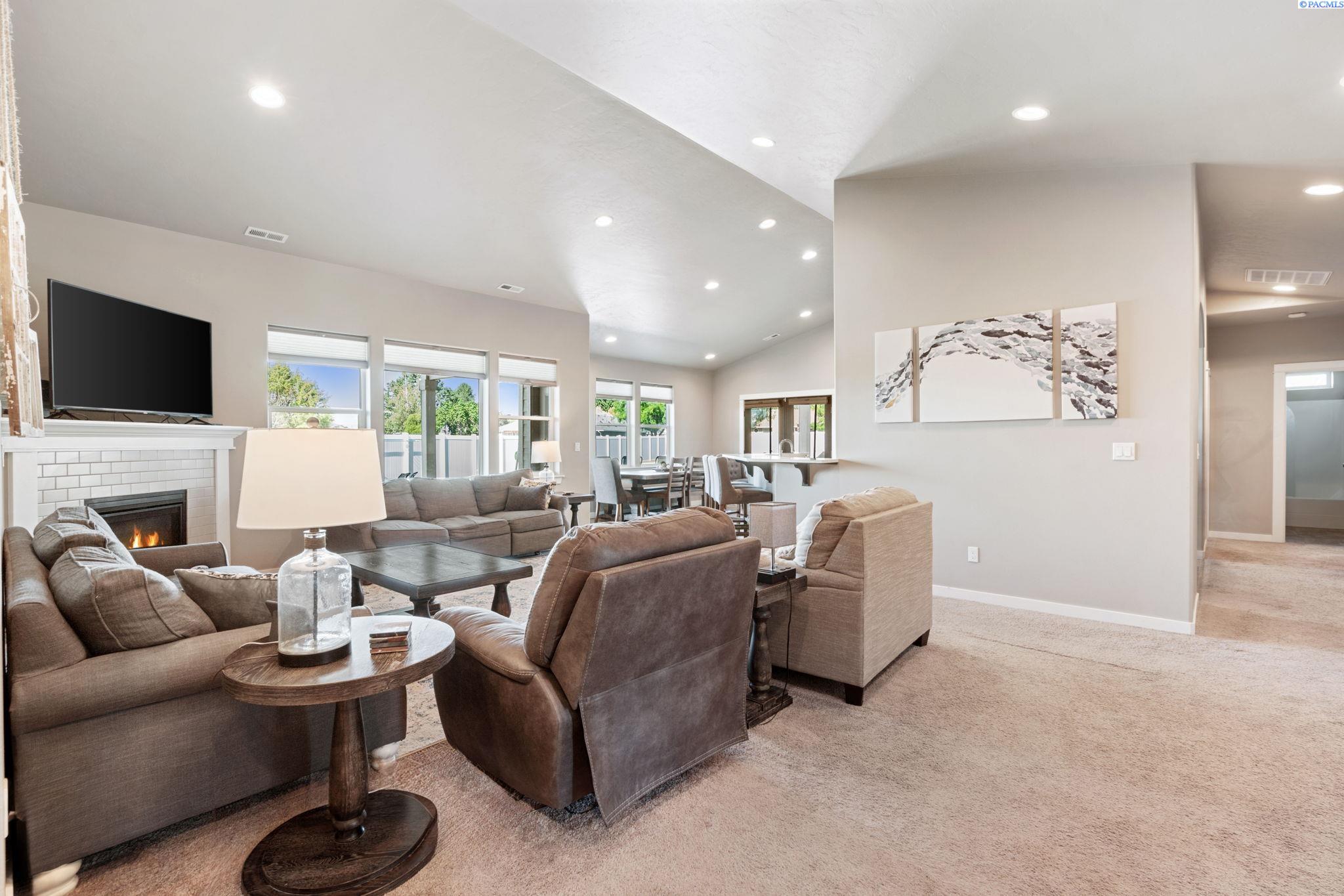 Zillah, Washington 98953, United States, 3 Bedrooms Bedrooms, ,3 BathroomsBathrooms,Residential,Pending,39630