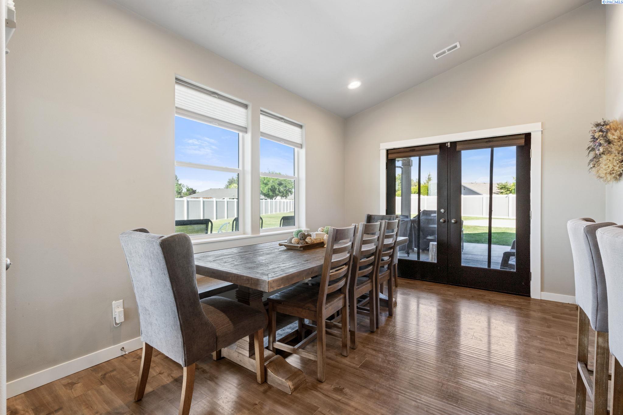 Zillah, Washington 98953, United States, 3 Bedrooms Bedrooms, ,3 BathroomsBathrooms,Residential,Pending,39630