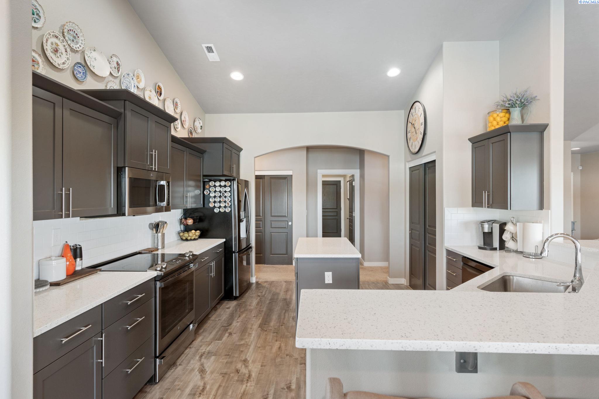 Zillah, Washington 98953, United States, 3 Bedrooms Bedrooms, ,3 BathroomsBathrooms,Residential,Pending,39630