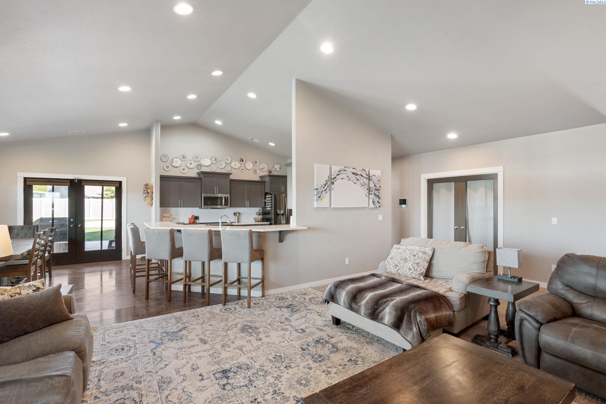 Zillah, Washington 98953, United States, 3 Bedrooms Bedrooms, ,3 BathroomsBathrooms,Residential,Pending,39630