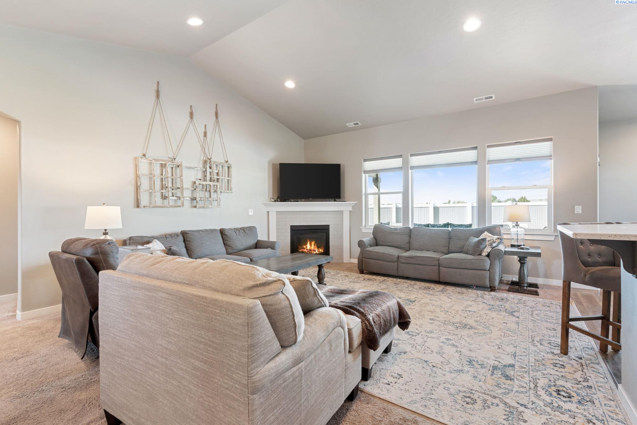 Zillah, Washington 98953, United States, 3 Bedrooms Bedrooms, ,3 BathroomsBathrooms,Residential,Pending,39630