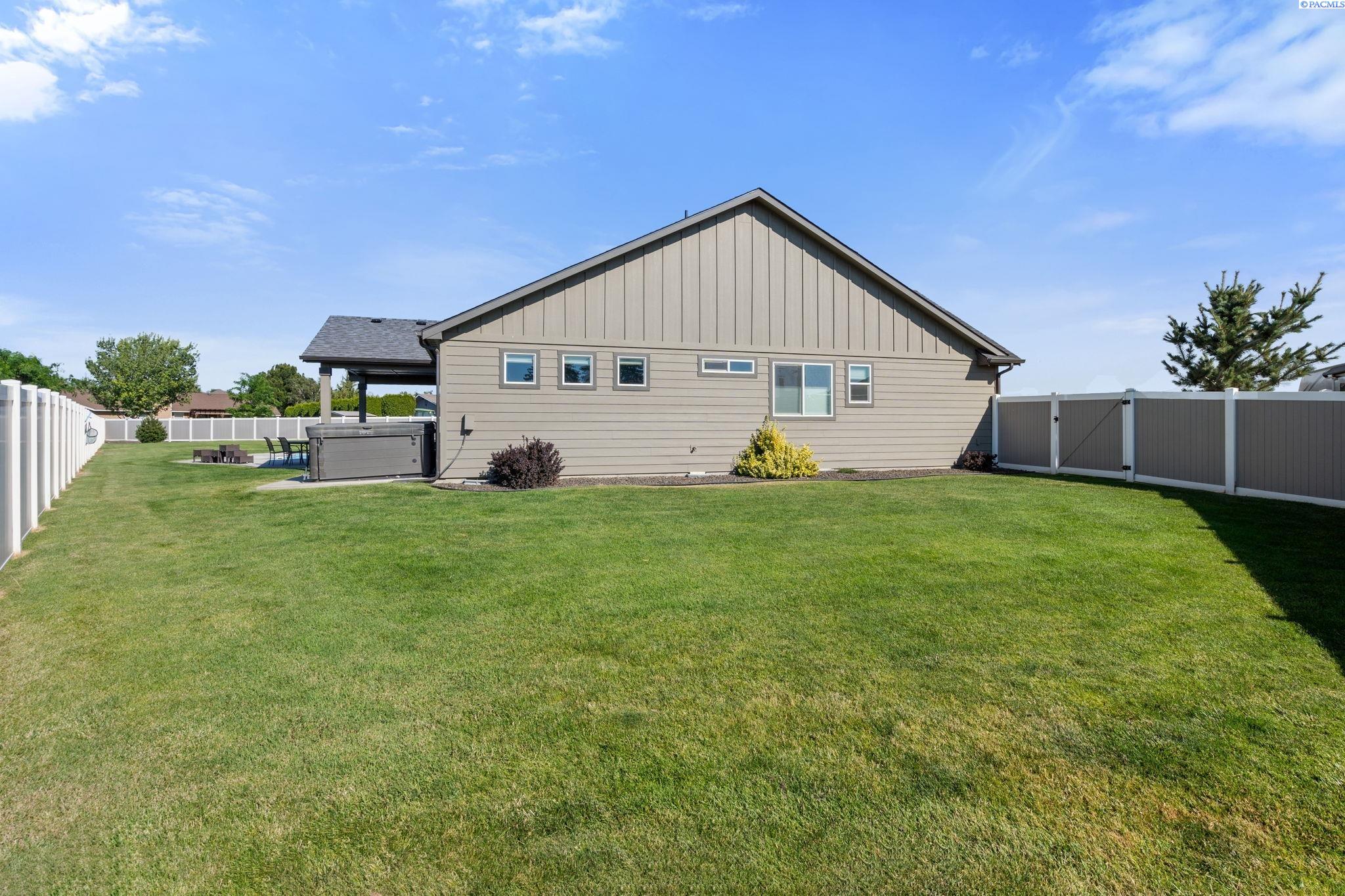 Zillah, Washington 98953, United States, 3 Bedrooms Bedrooms, ,3 BathroomsBathrooms,Residential,Pending,39630