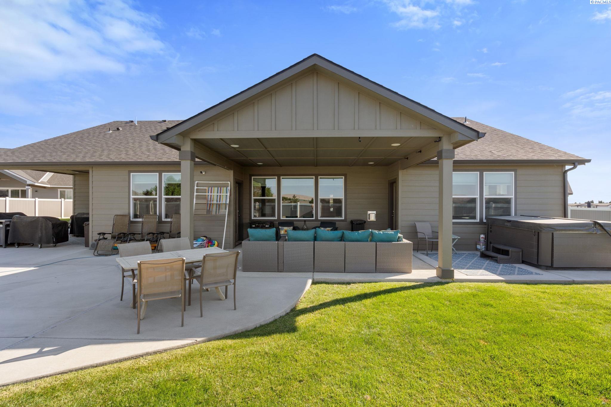 Zillah, Washington 98953, United States, 3 Bedrooms Bedrooms, ,3 BathroomsBathrooms,Residential,Pending,39630