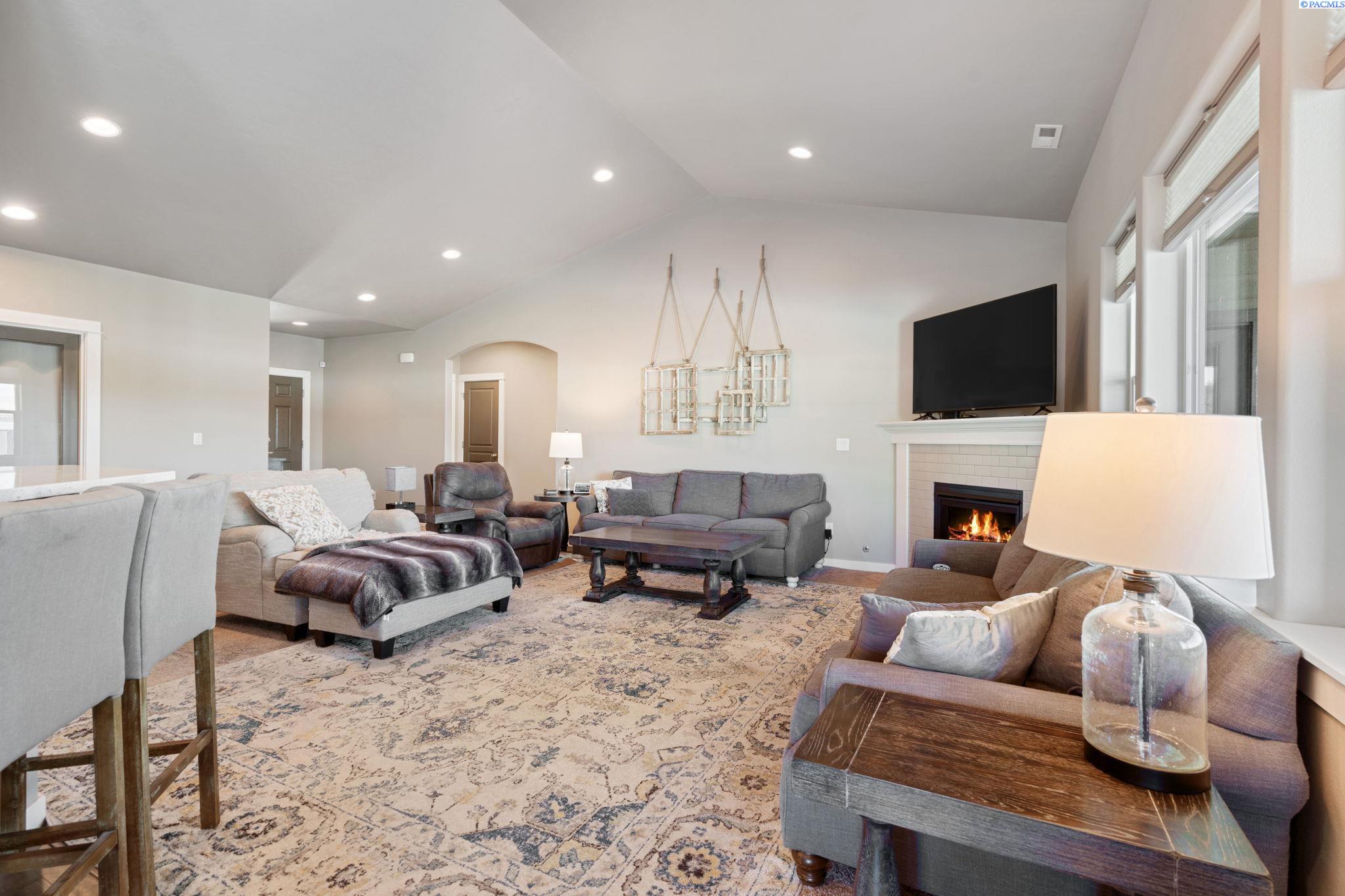 Zillah, Washington 98953, United States, 3 Bedrooms Bedrooms, ,3 BathroomsBathrooms,Residential,Pending,39630