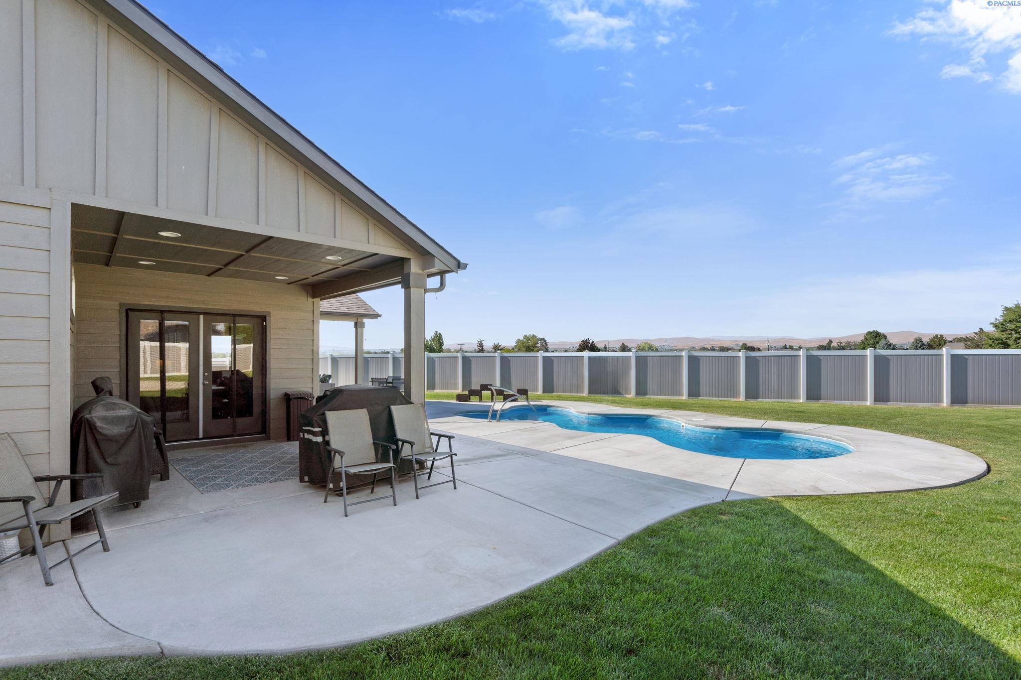 Zillah, Washington 98953, United States, 3 Bedrooms Bedrooms, ,3 BathroomsBathrooms,Residential,Pending,39630