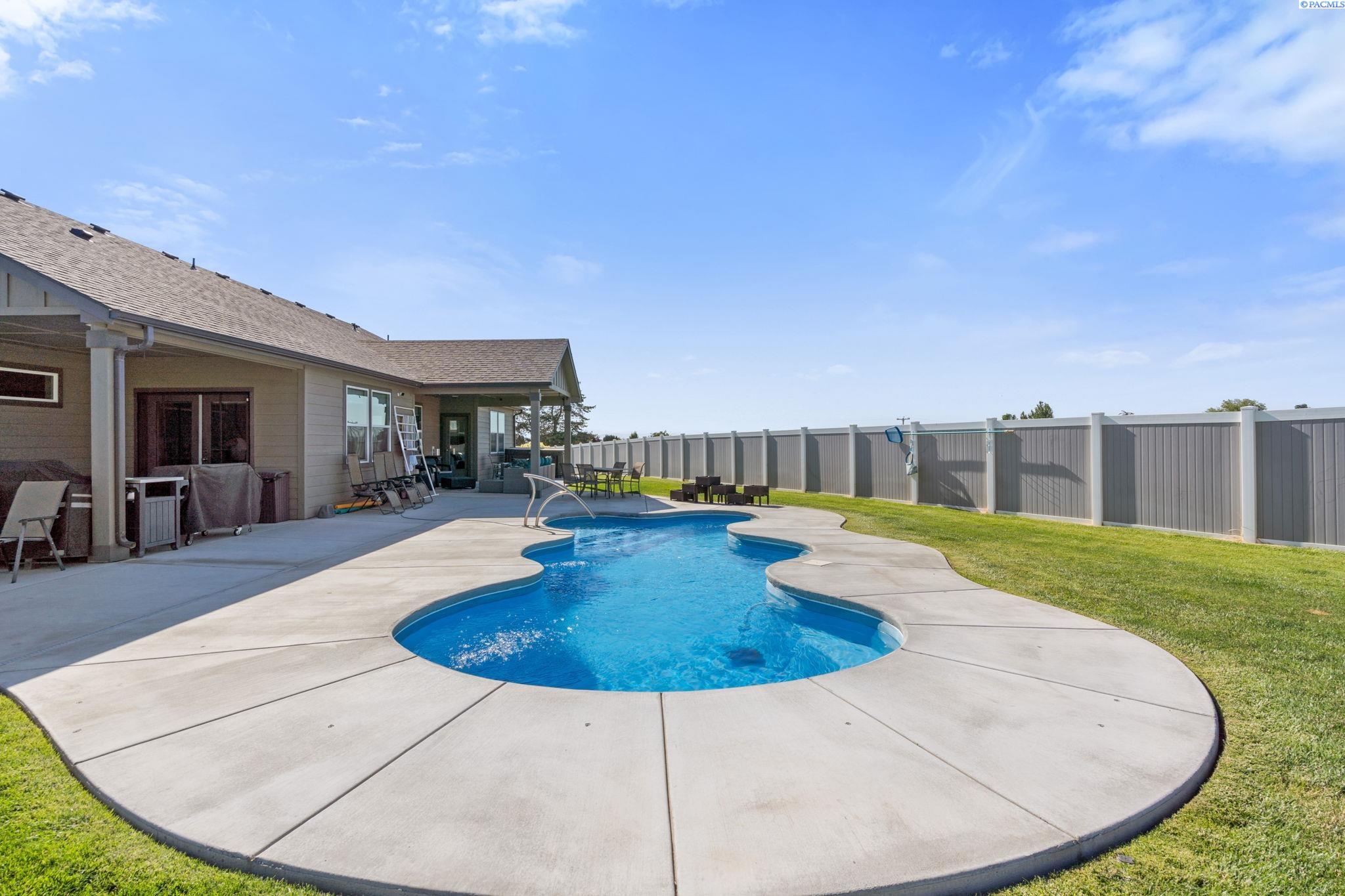 Zillah, Washington 98953, United States, 3 Bedrooms Bedrooms, ,3 BathroomsBathrooms,Residential,Pending,39630