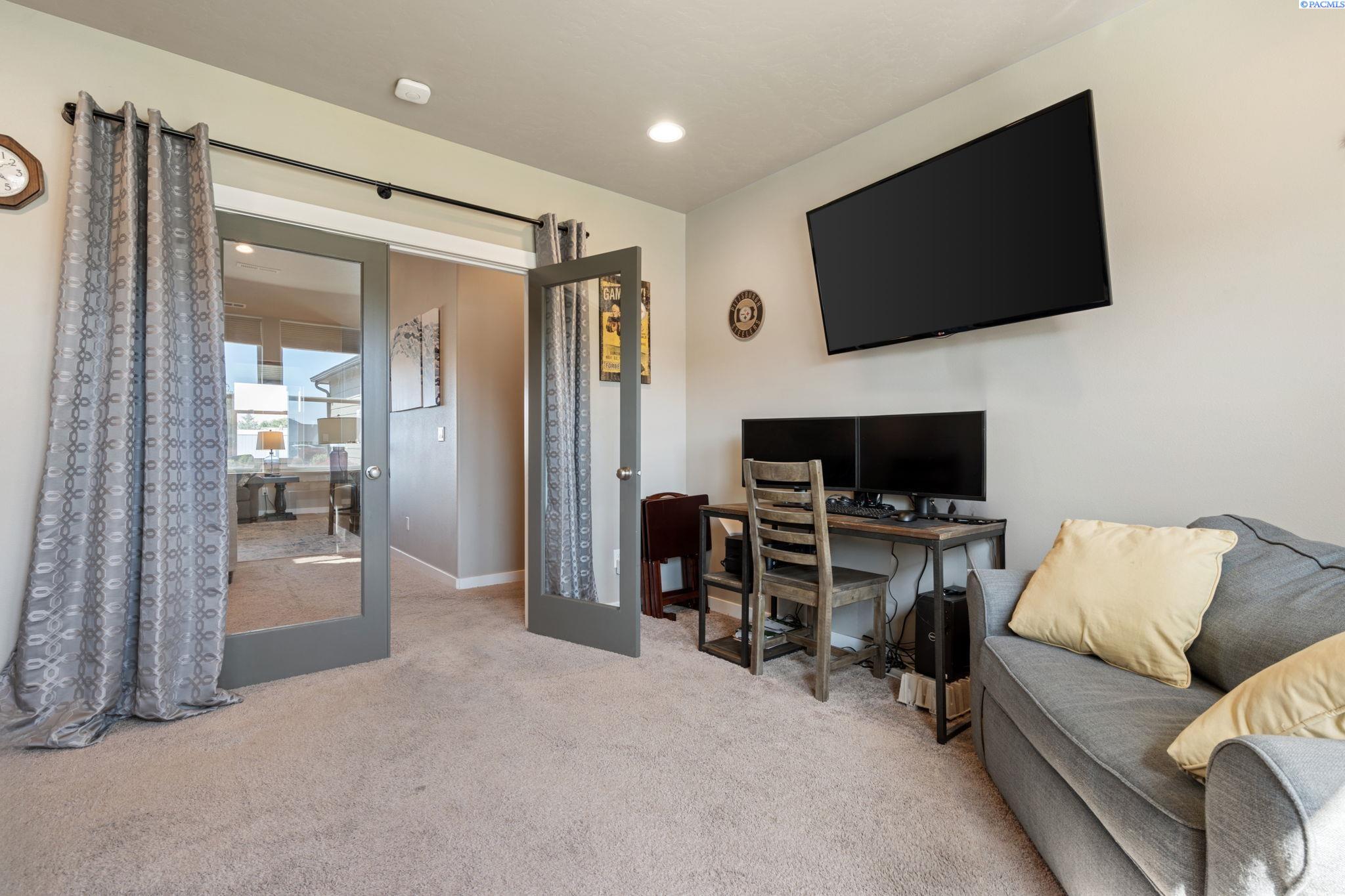 Zillah, Washington 98953, United States, 3 Bedrooms Bedrooms, ,3 BathroomsBathrooms,Residential,Pending,39630