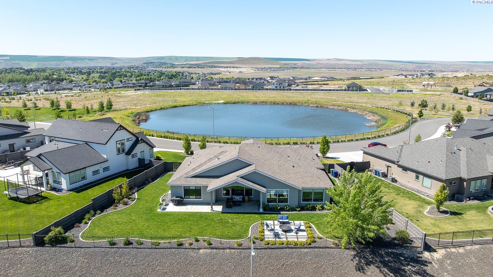 Richland, Washington 99352, United States, 3 Bedrooms Bedrooms, ,3 BathroomsBathrooms,Residential,Pending,124869