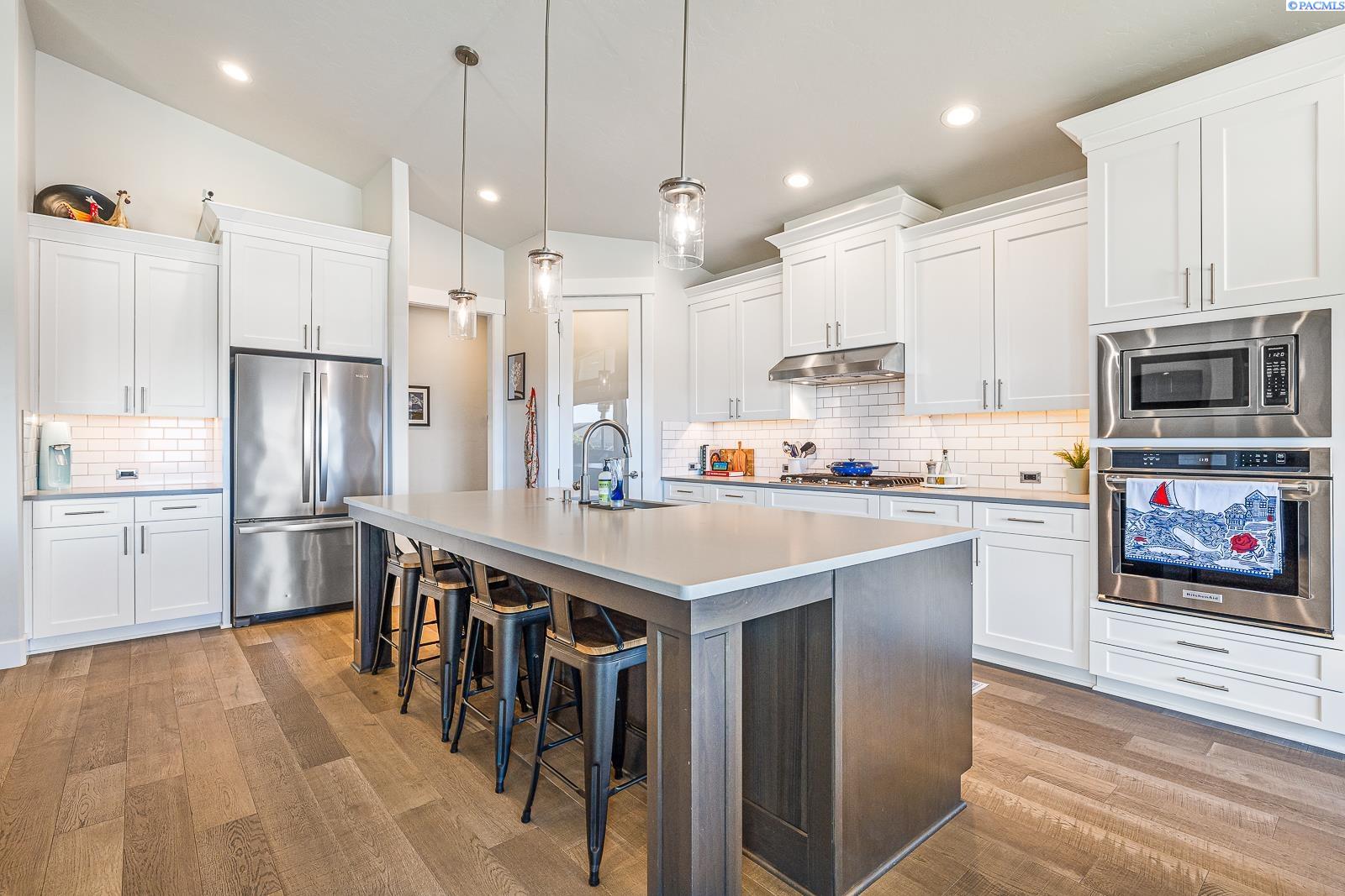 Richland, Washington 99352, United States, 3 Bedrooms Bedrooms, ,3 BathroomsBathrooms,Residential,Pending,124869