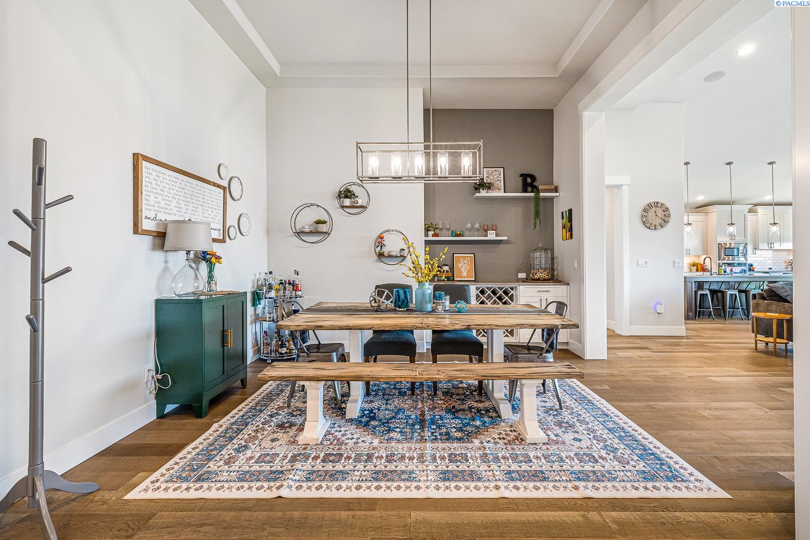 Richland, Washington 99352, United States, 3 Bedrooms Bedrooms, ,3 BathroomsBathrooms,Residential,Pending,124869