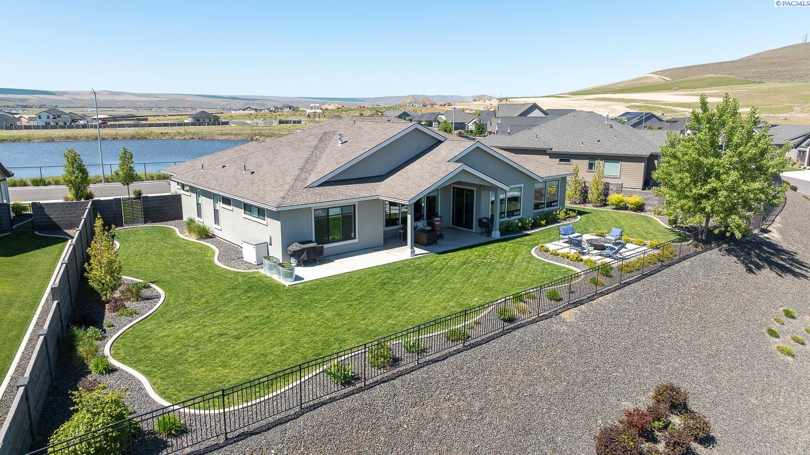 Richland, Washington 99352, United States, 3 Bedrooms Bedrooms, ,3 BathroomsBathrooms,Residential,Pending,124869