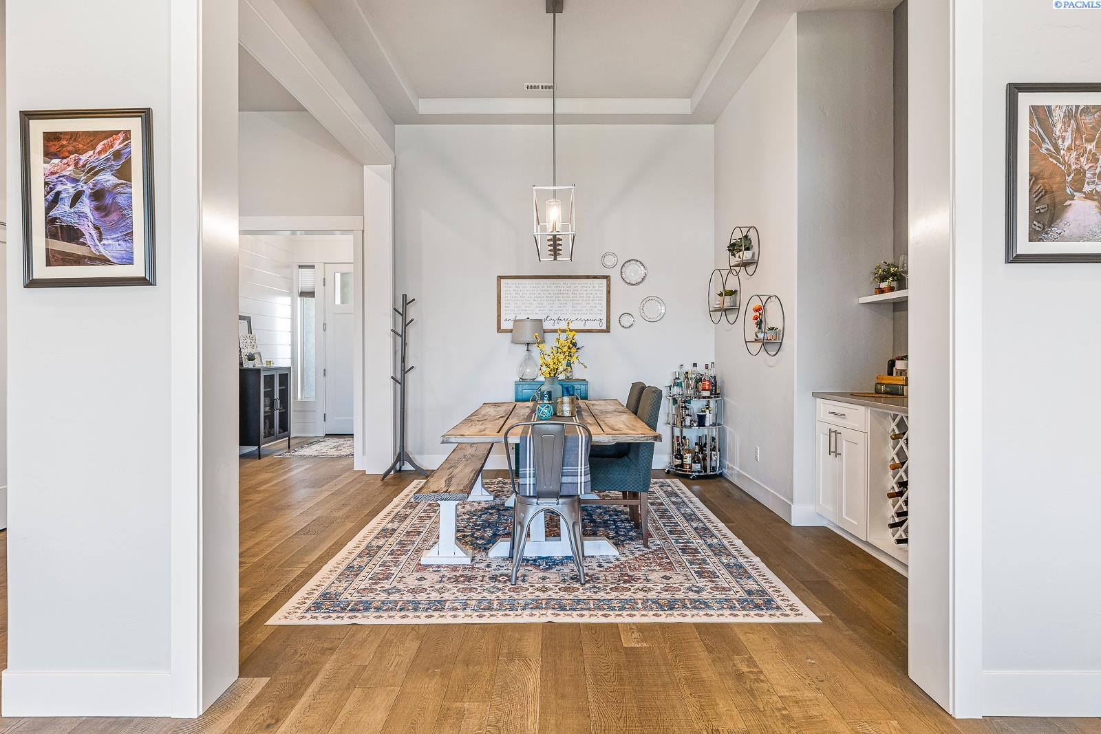 Richland, Washington 99352, United States, 3 Bedrooms Bedrooms, ,3 BathroomsBathrooms,Residential,Pending,124869