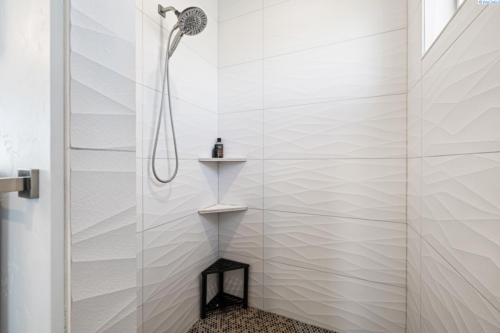 Richland, Washington 99352, United States, 3 Bedrooms Bedrooms, ,3 BathroomsBathrooms,Residential,Pending,124869