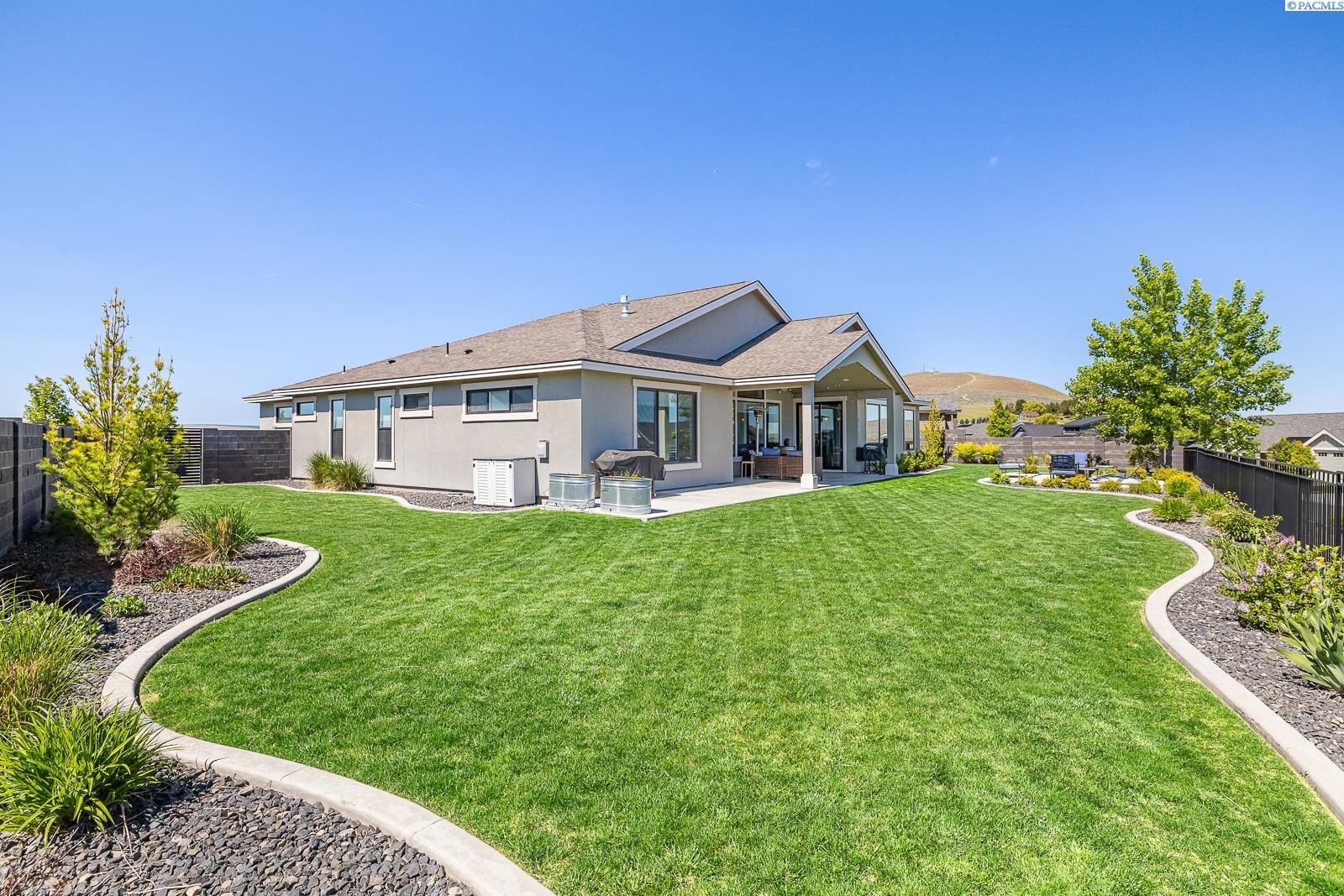 Richland, Washington 99352, United States, 3 Bedrooms Bedrooms, ,3 BathroomsBathrooms,Residential,Pending,124869