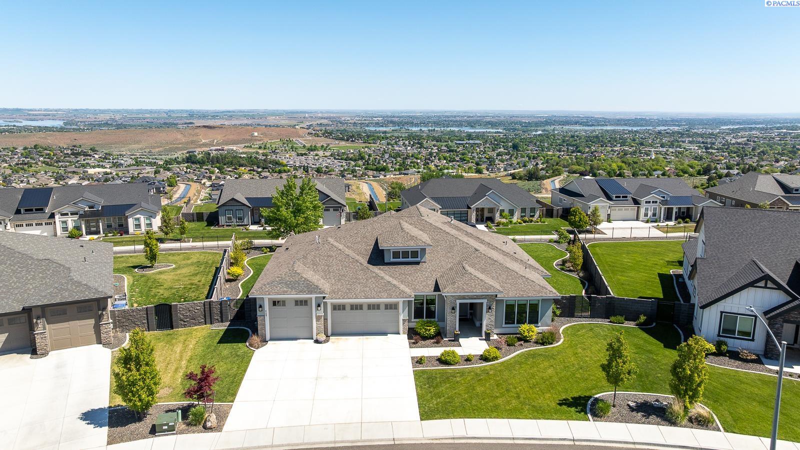 Richland, Washington 99352, United States, 3 Bedrooms Bedrooms, ,3 BathroomsBathrooms,Residential,Pending,124869