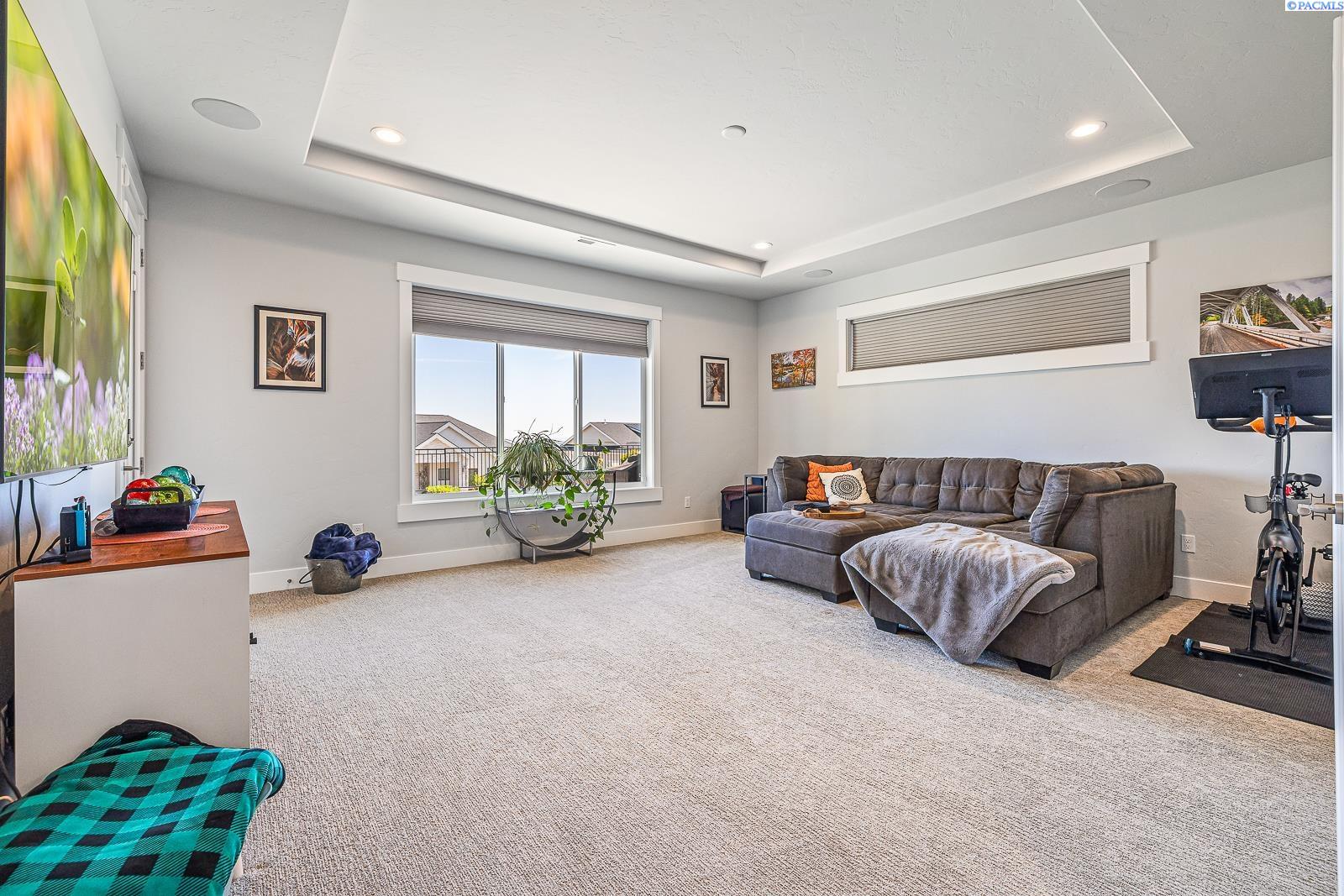 Richland, Washington 99352, United States, 3 Bedrooms Bedrooms, ,3 BathroomsBathrooms,Residential,Pending,124869