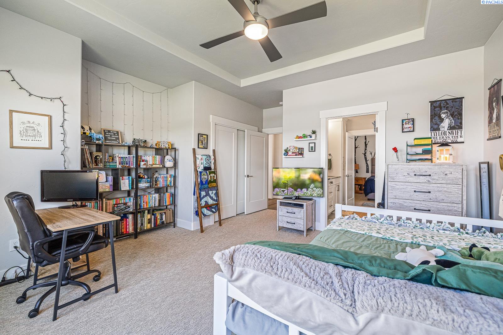 Richland, Washington 99352, United States, 3 Bedrooms Bedrooms, ,3 BathroomsBathrooms,Residential,Pending,124869