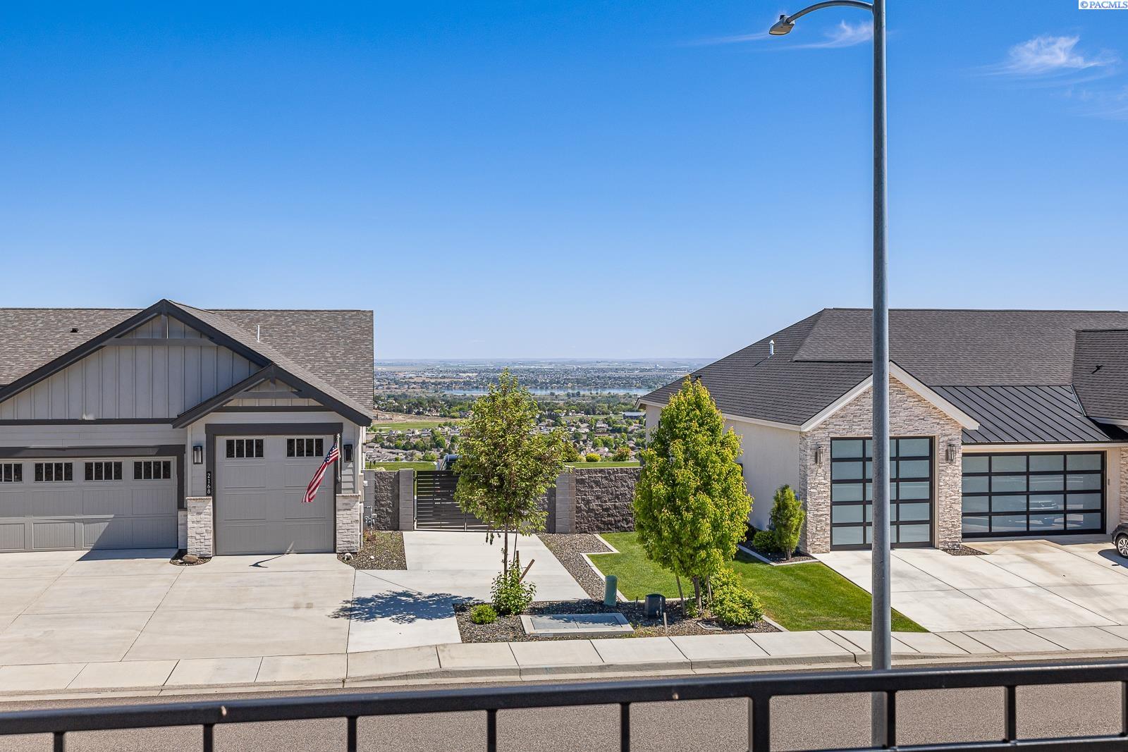 Richland, Washington 99352, United States, 3 Bedrooms Bedrooms, ,3 BathroomsBathrooms,Residential,Pending,124869