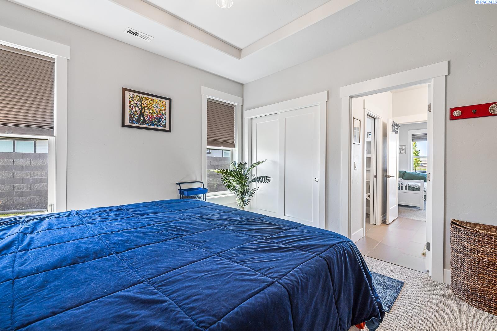 Richland, Washington 99352, United States, 3 Bedrooms Bedrooms, ,3 BathroomsBathrooms,Residential,Pending,124869