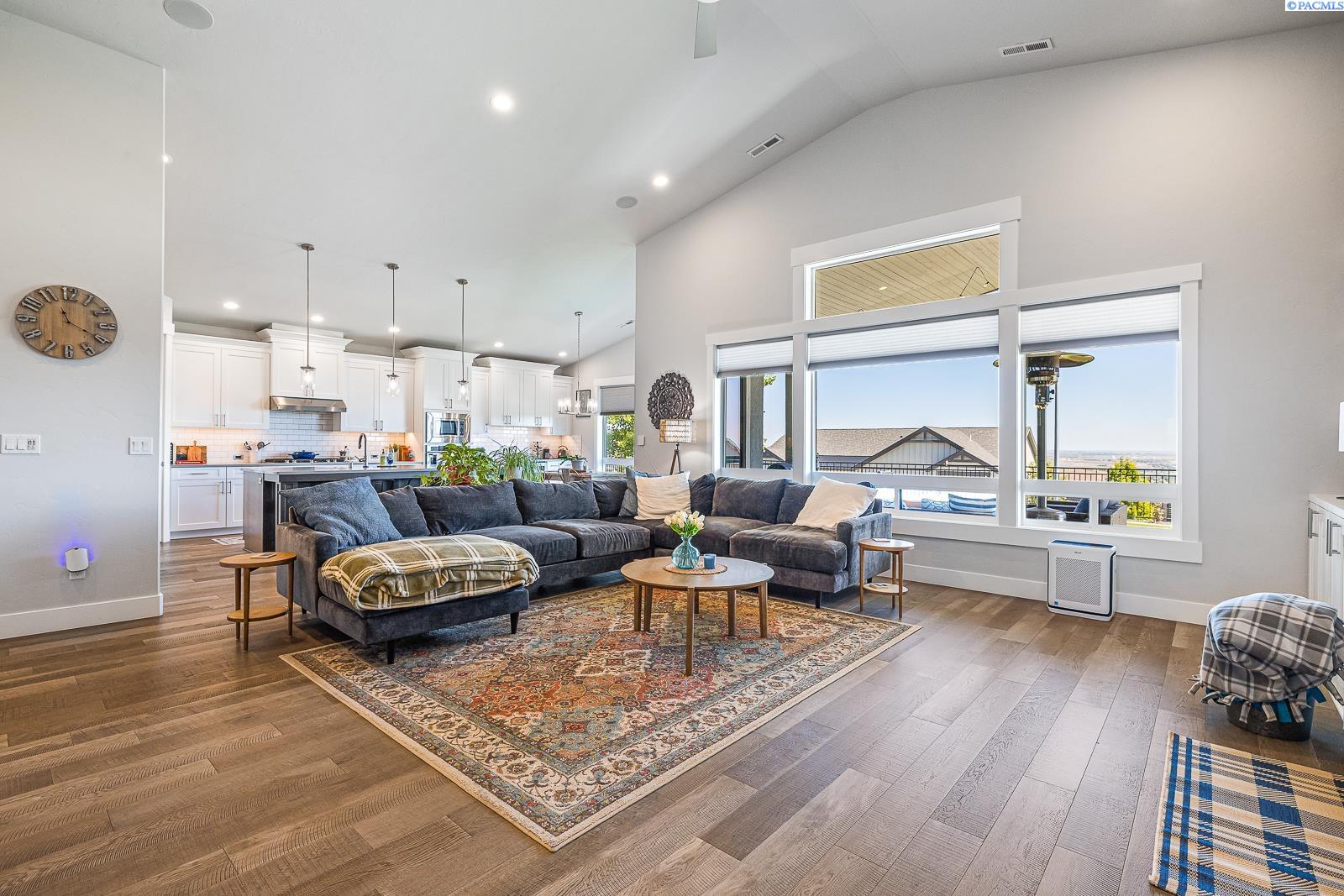 Richland, Washington 99352, United States, 3 Bedrooms Bedrooms, ,3 BathroomsBathrooms,Residential,Pending,124869