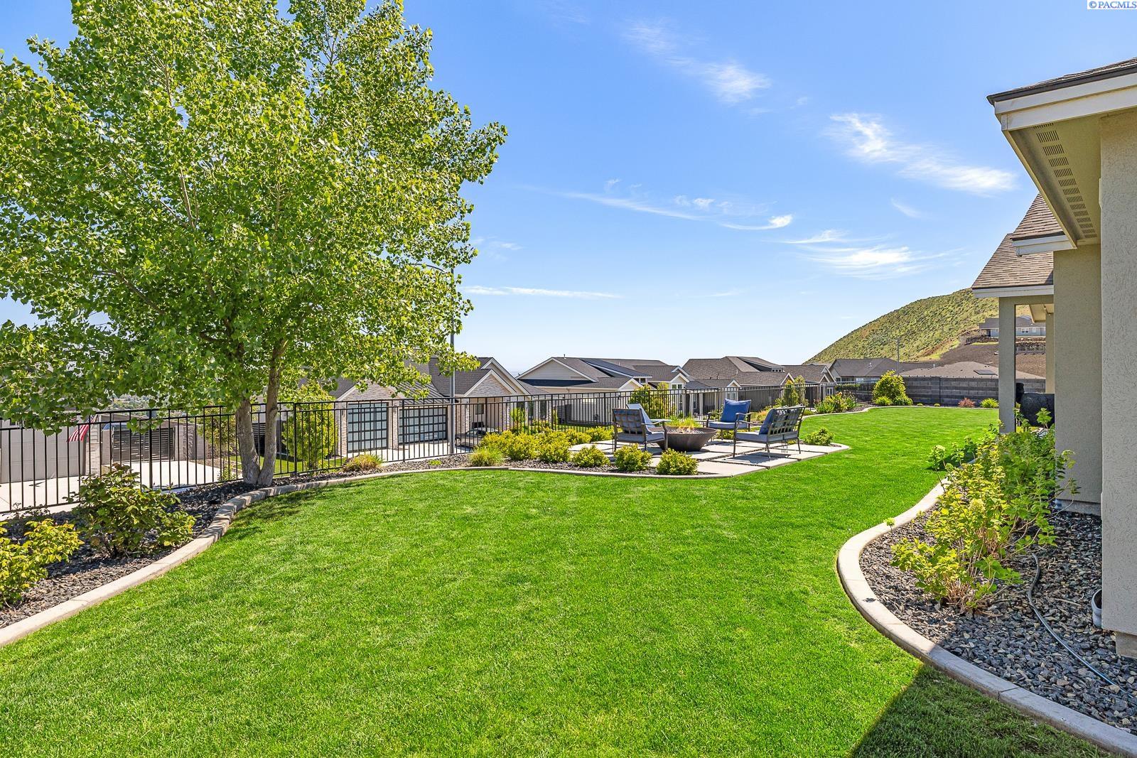 Richland, Washington 99352, United States, 3 Bedrooms Bedrooms, ,3 BathroomsBathrooms,Residential,Pending,124869