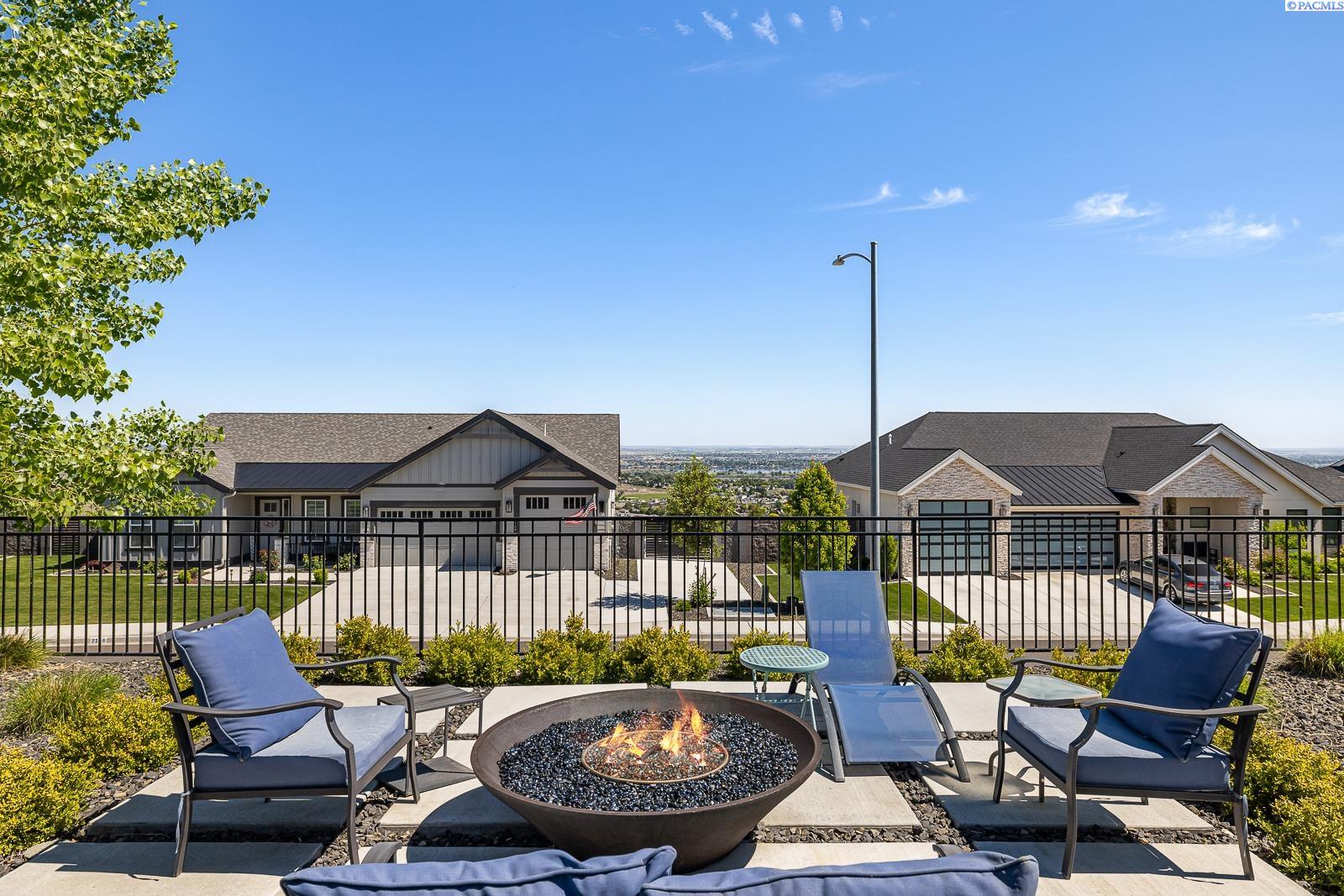 Richland, Washington 99352, United States, 3 Bedrooms Bedrooms, ,3 BathroomsBathrooms,Residential,Pending,124869