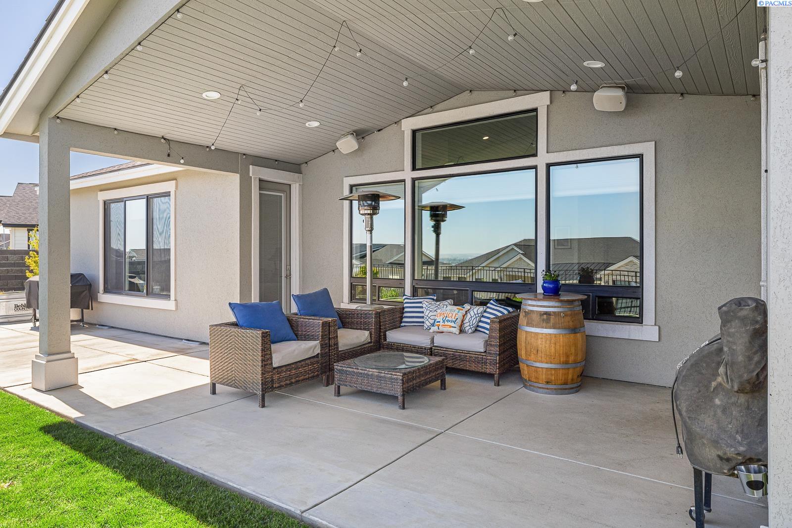 Richland, Washington 99352, United States, 3 Bedrooms Bedrooms, ,3 BathroomsBathrooms,Residential,Pending,124869