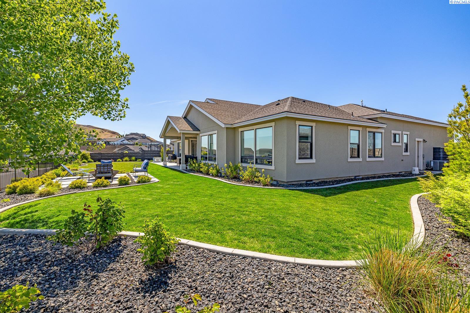 Richland, Washington 99352, United States, 3 Bedrooms Bedrooms, ,3 BathroomsBathrooms,Residential,Pending,124869