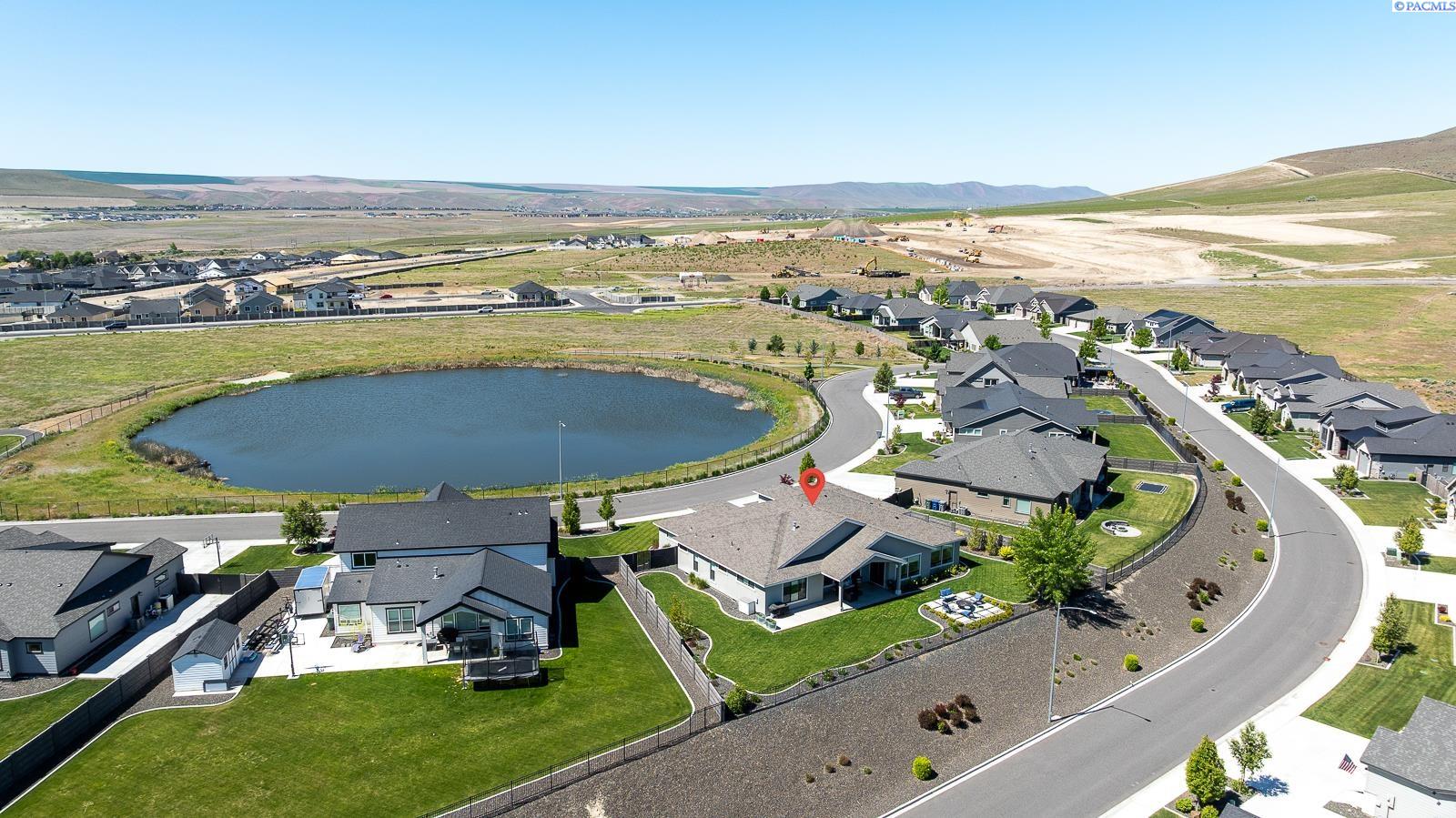 Richland, Washington 99352, United States, 3 Bedrooms Bedrooms, ,3 BathroomsBathrooms,Residential,Pending,124869