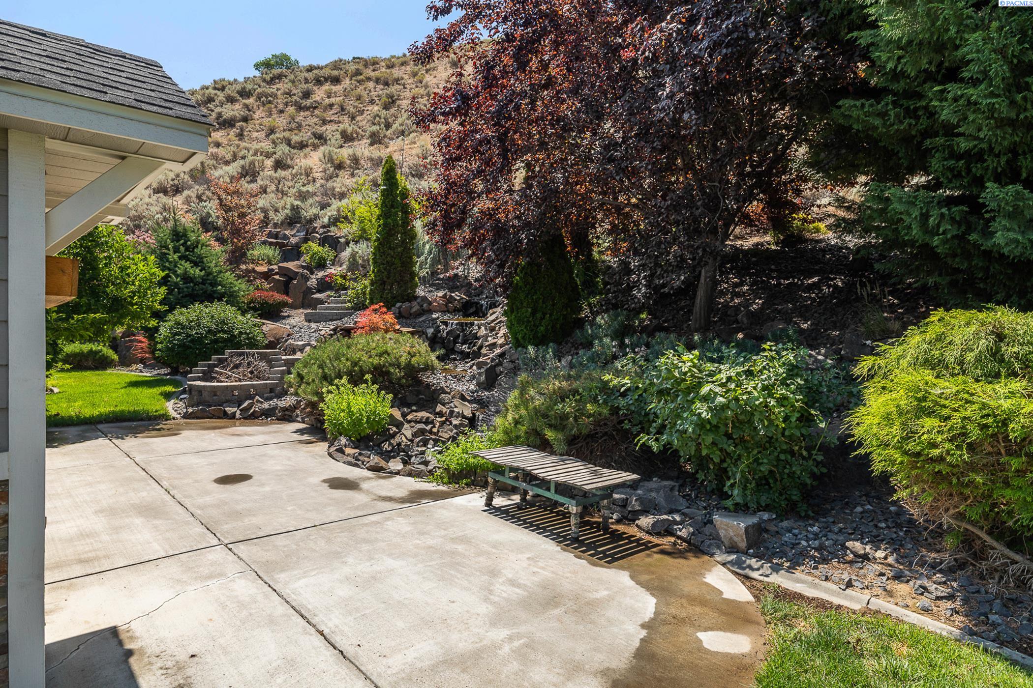 Richland, Washington 99352, United States, 4 Bedrooms Bedrooms, ,4 BathroomsBathrooms,Residential,Active,52037