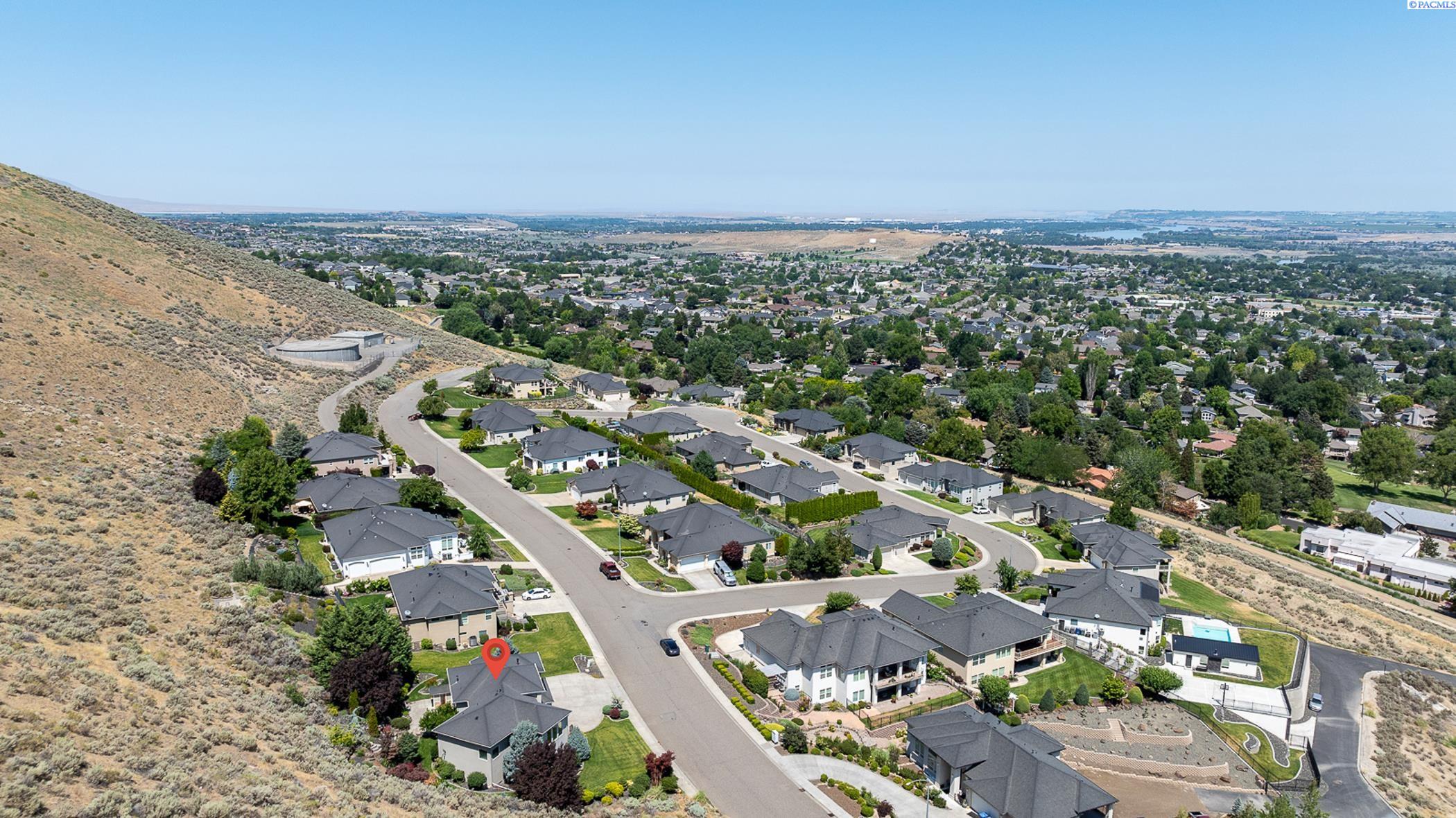 Richland, Washington 99352, United States, 4 Bedrooms Bedrooms, ,4 BathroomsBathrooms,Residential,Active,52037