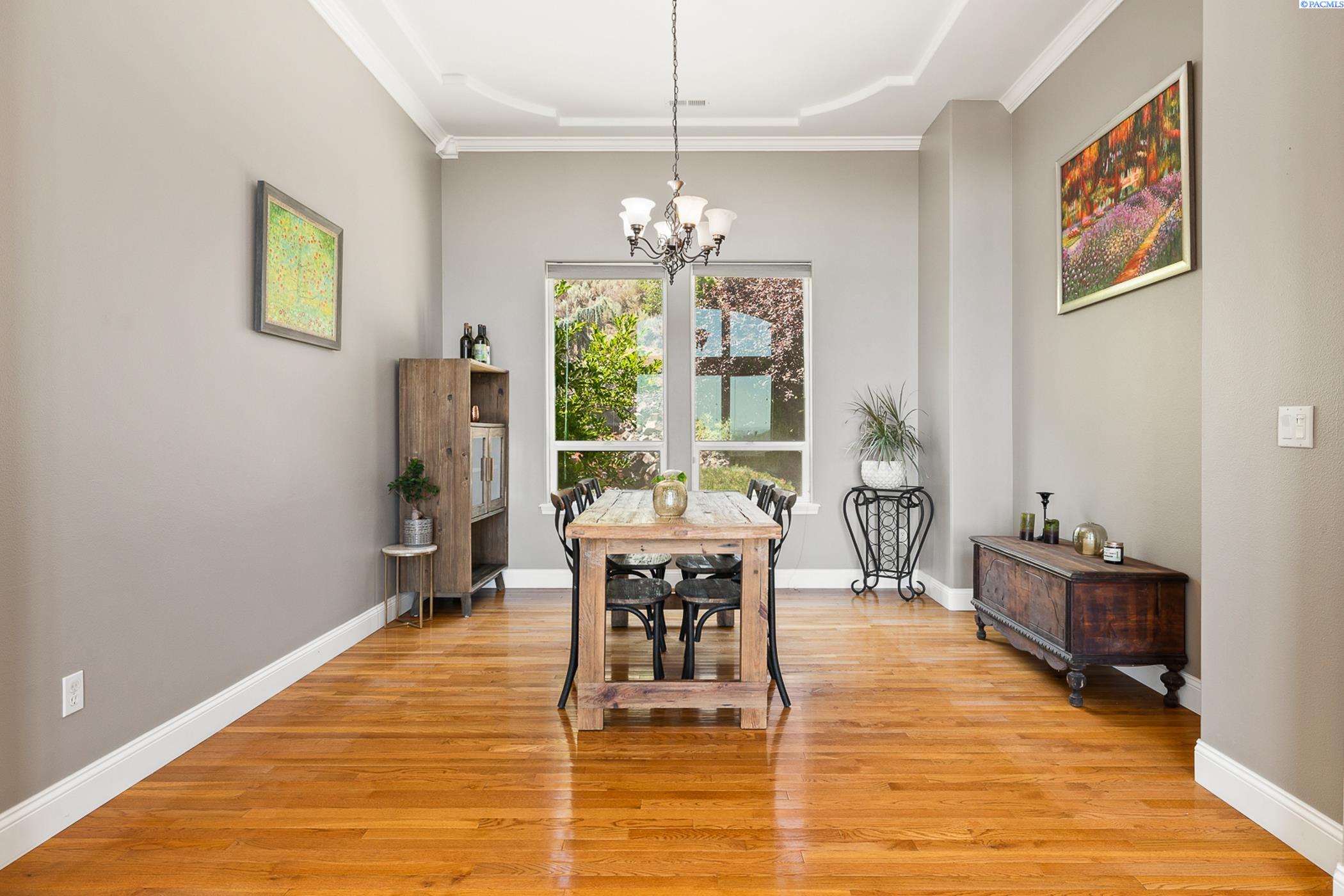 Richland, Washington 99352, United States, 4 Bedrooms Bedrooms, ,4 BathroomsBathrooms,Residential,Active,52037