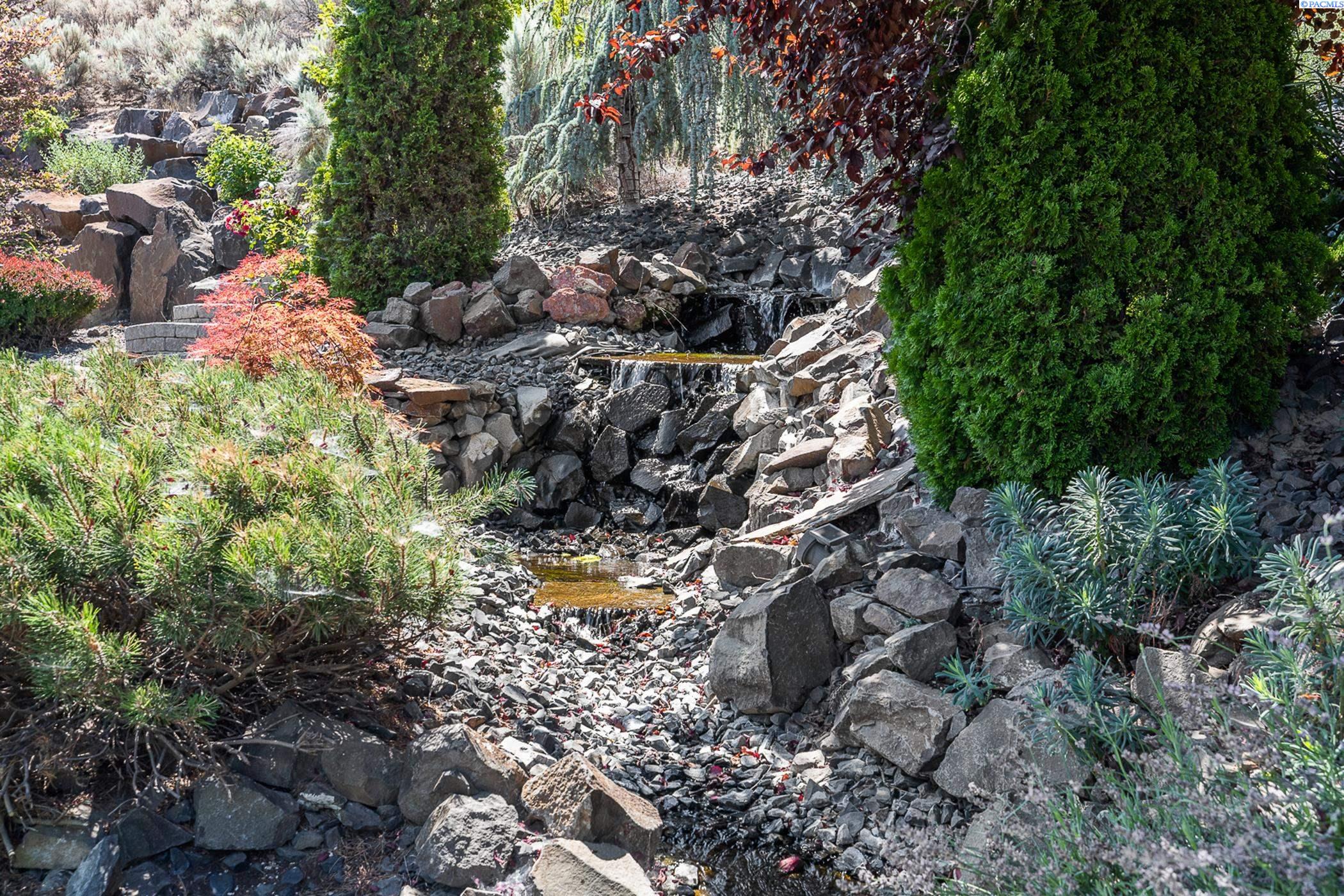 Richland, Washington 99352, United States, 4 Bedrooms Bedrooms, ,4 BathroomsBathrooms,Residential,Active,52037