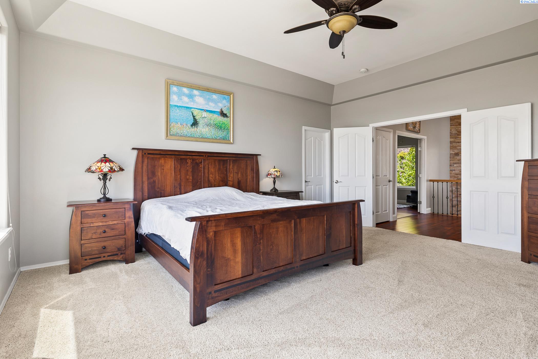 Richland, Washington 99352, United States, 4 Bedrooms Bedrooms, ,4 BathroomsBathrooms,Residential,Active,52037