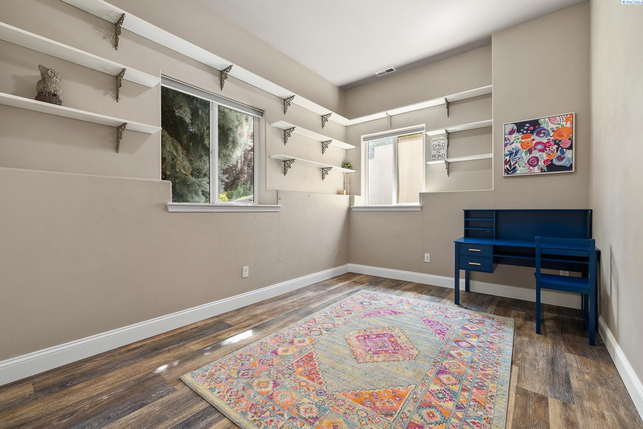 Richland, Washington 99352, United States, 4 Bedrooms Bedrooms, ,4 BathroomsBathrooms,Residential,Active,52037