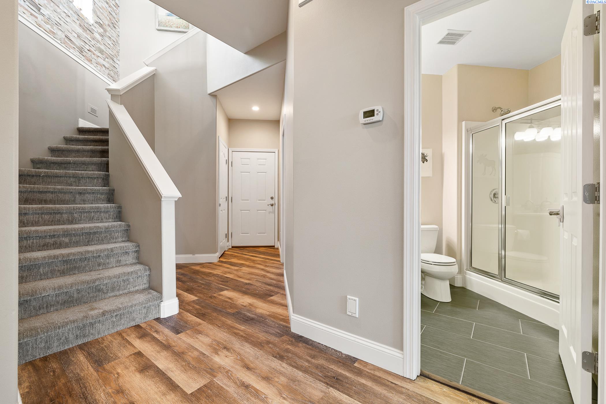 Richland, Washington 99352, United States, 4 Bedrooms Bedrooms, ,4 BathroomsBathrooms,Residential,Active,52037