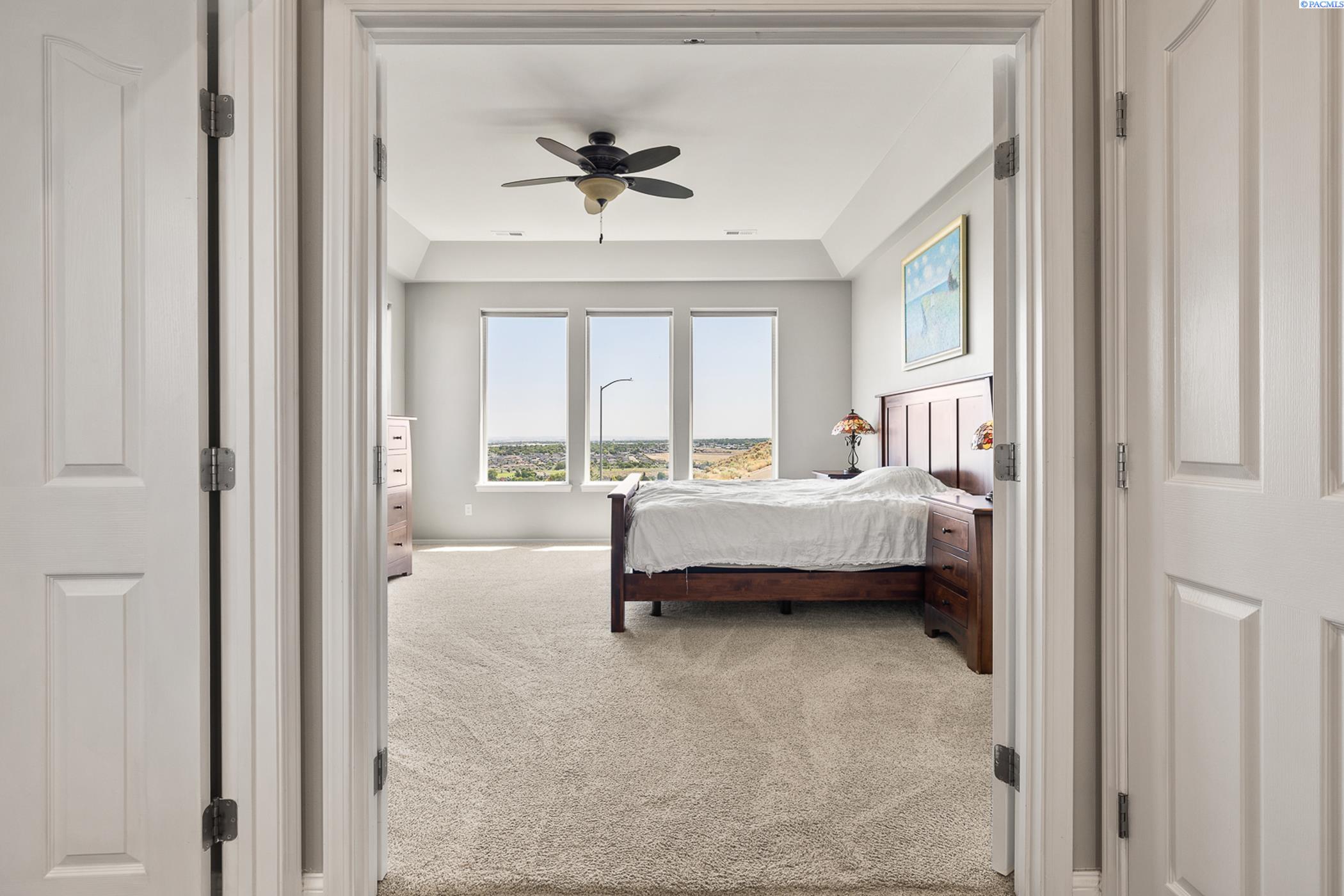 Richland, Washington 99352, United States, 4 Bedrooms Bedrooms, ,4 BathroomsBathrooms,Residential,Active,52037