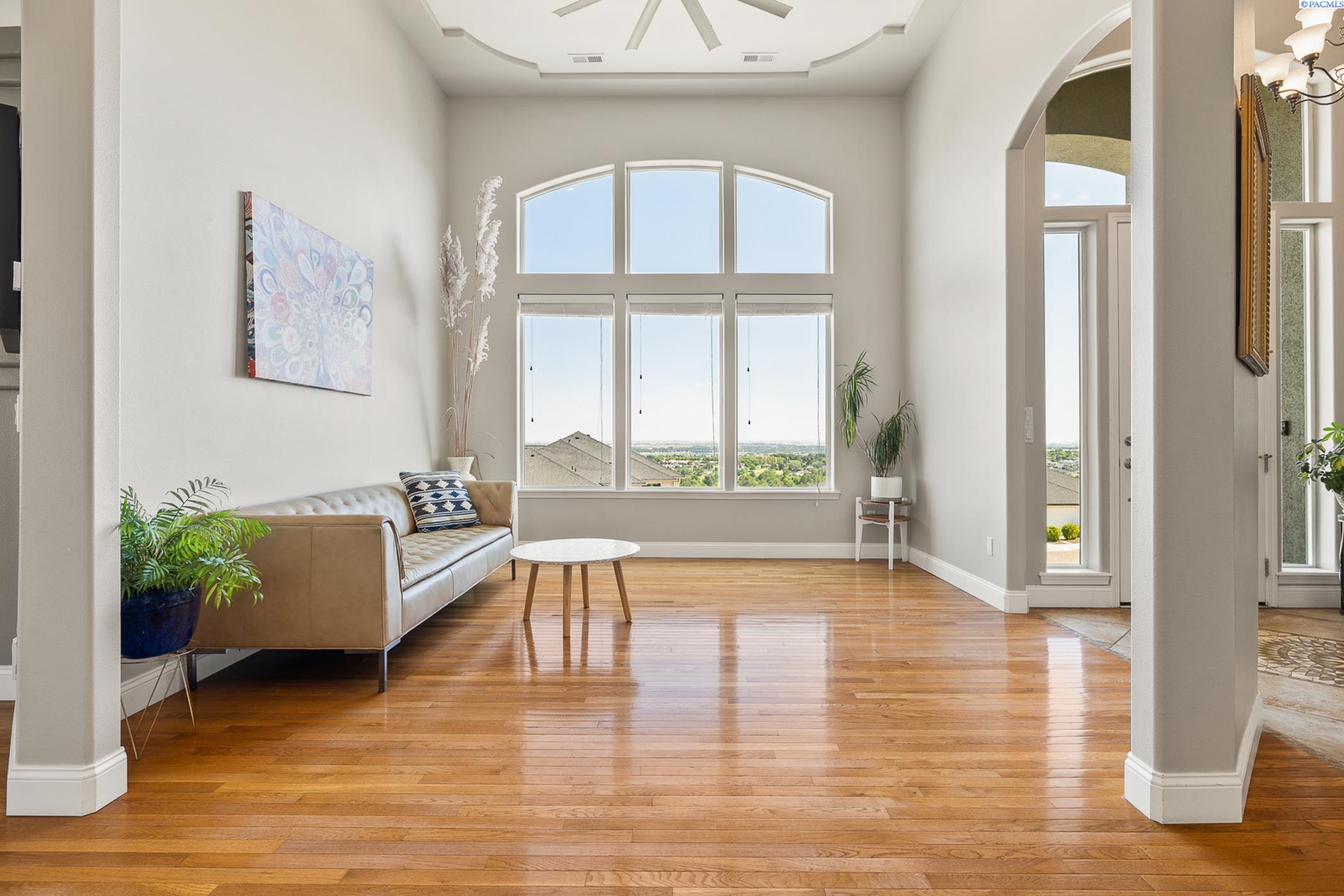 Richland, Washington 99352, United States, 4 Bedrooms Bedrooms, ,4 BathroomsBathrooms,Residential,Active,52037