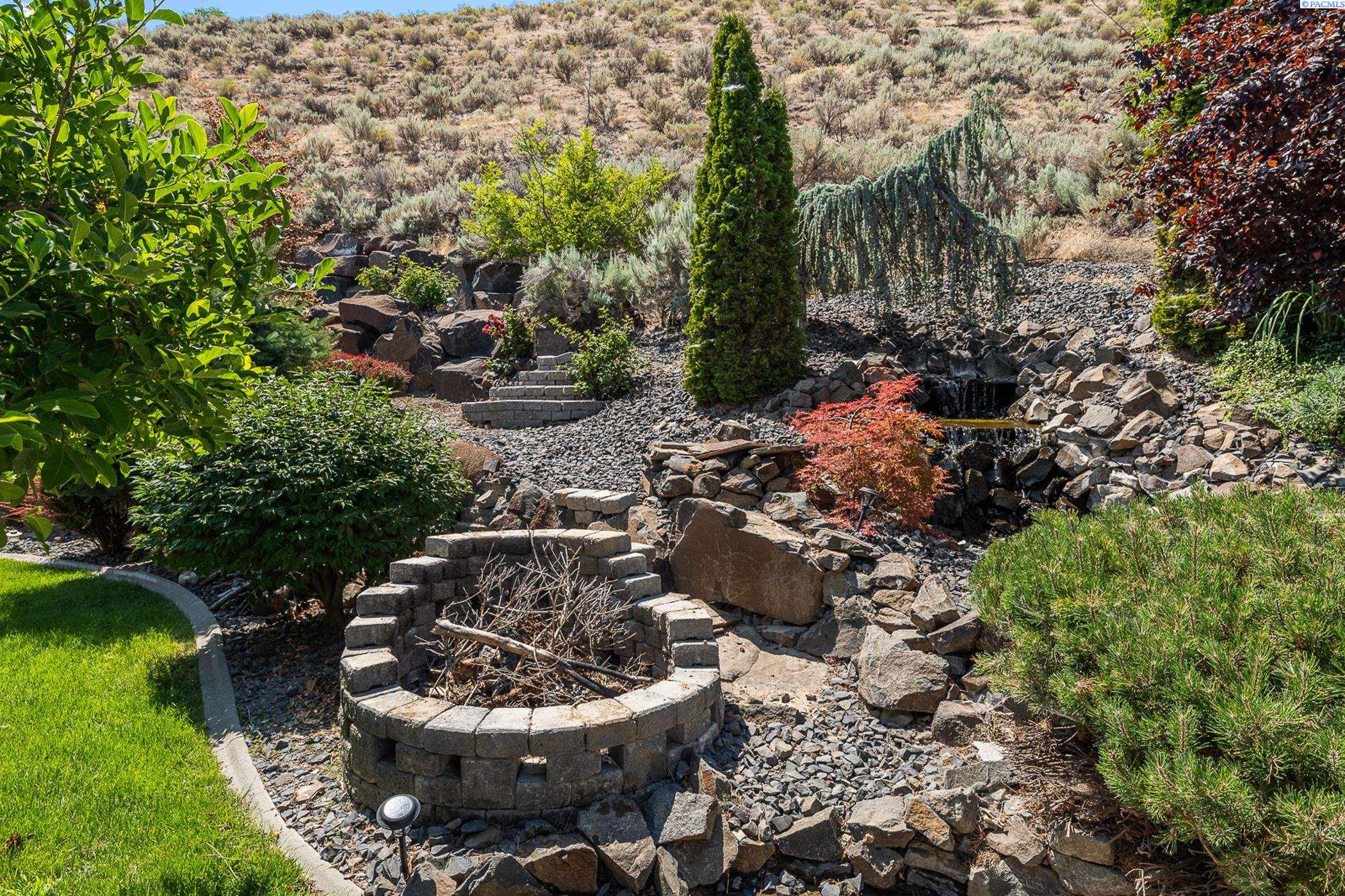 Richland, Washington 99352, United States, 4 Bedrooms Bedrooms, ,4 BathroomsBathrooms,Residential,Active,52037